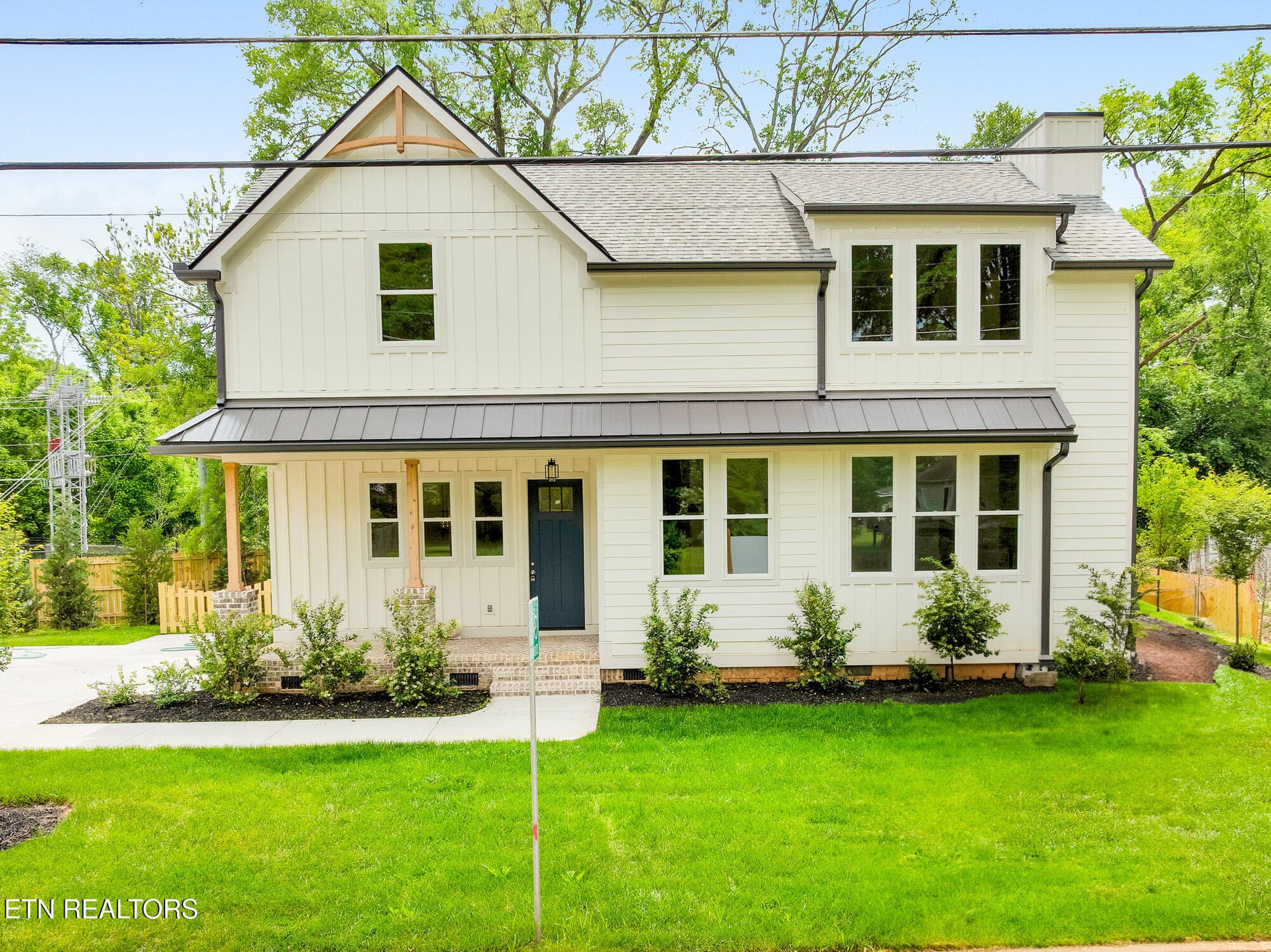 1402-W-55th-St-MLS-Photos-1 - 1402 W 55th St, Chattanooga, TN 37409, Chattanooga