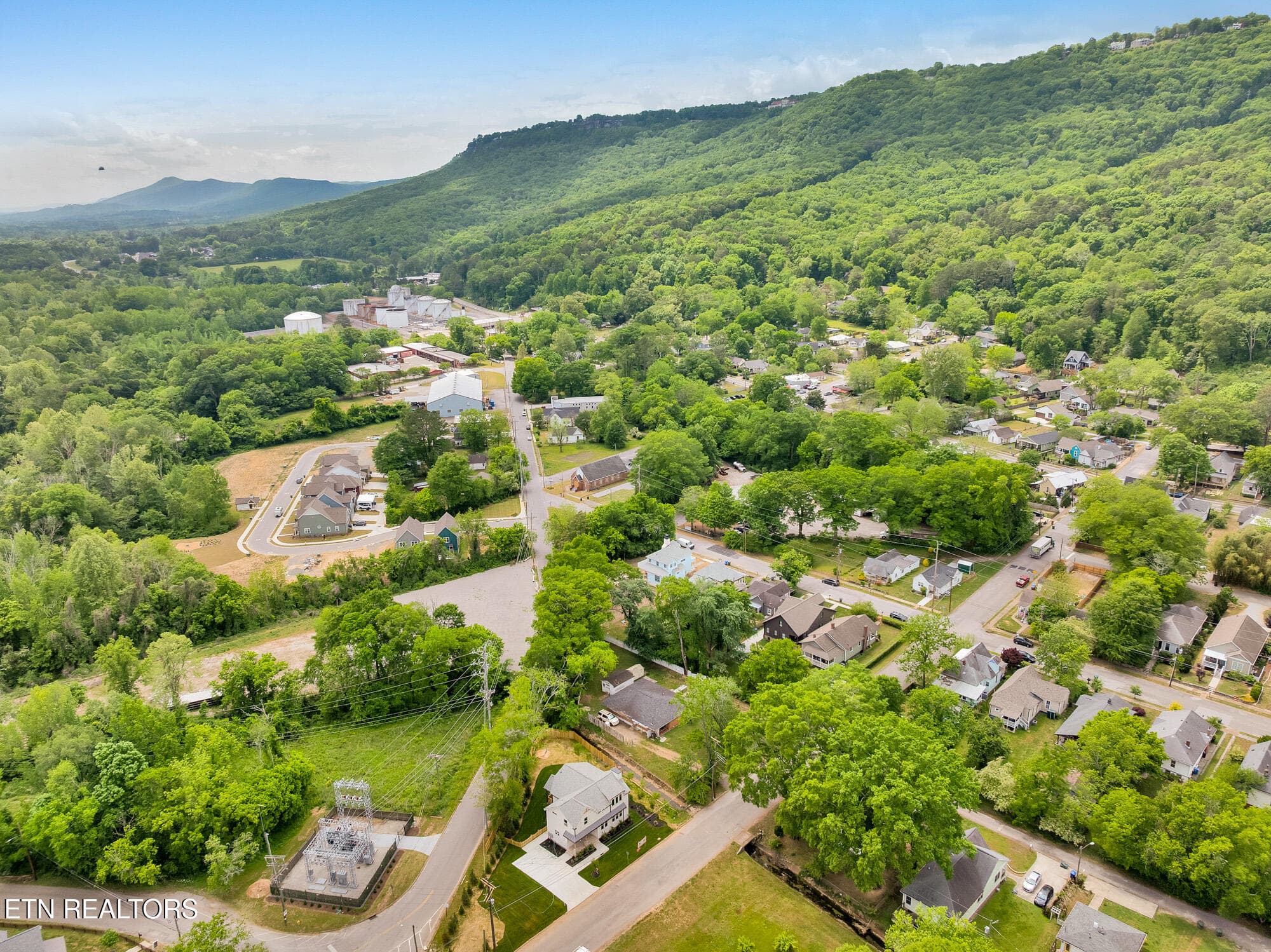 1402-W-55th-St-MLS-Photos-2 - 1402 W 55th St, Chattanooga, TN 37409, Chattanooga