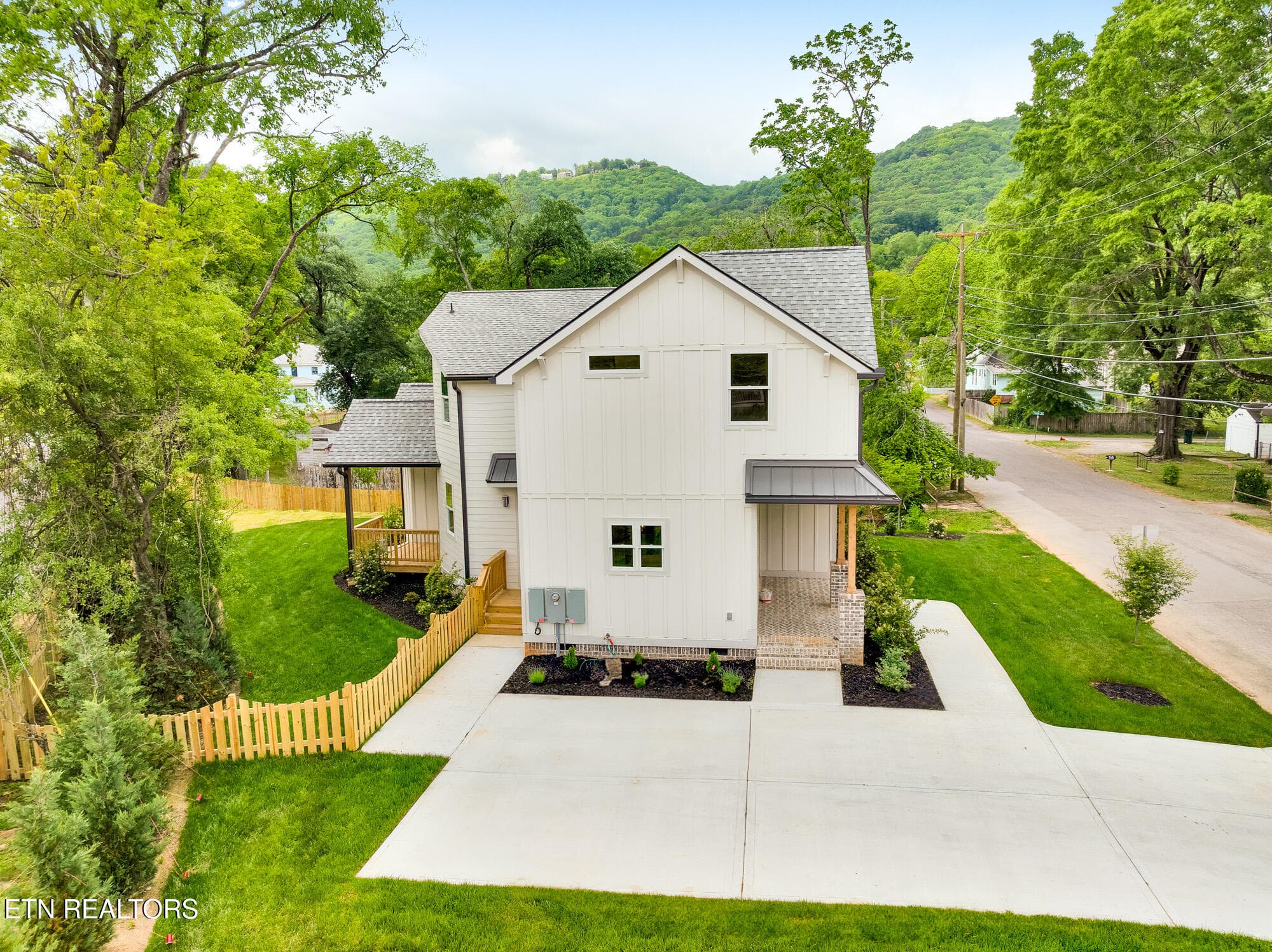 1402-W-55th-St-MLS-Photos-5 - 1402 W 55th St, Chattanooga, TN 37409, Chattanooga