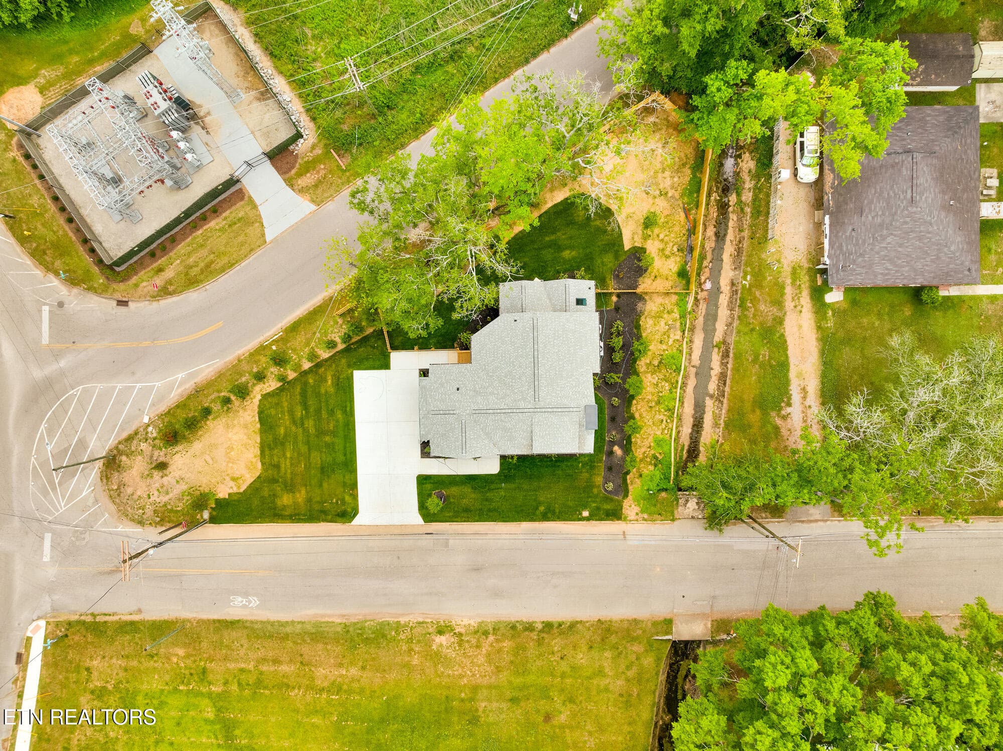 1402-W-55th-St-MLS-Photos-6 - 1402 W 55th St, Chattanooga, TN 37409, Chattanooga