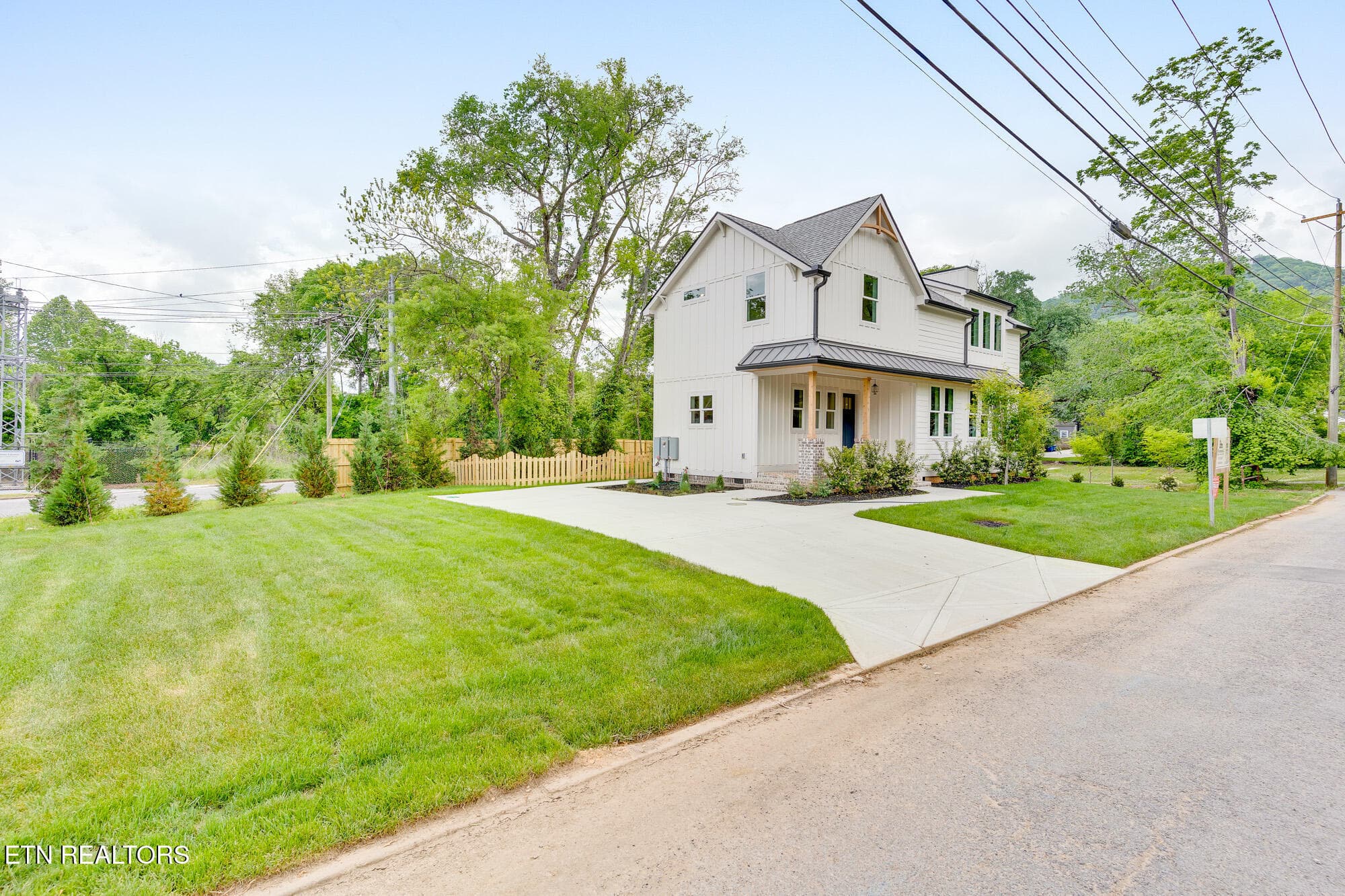 1402-W-55th-St-MLS-Photos-8 - 1402 W 55th St, Chattanooga, TN 37409, Chattanooga