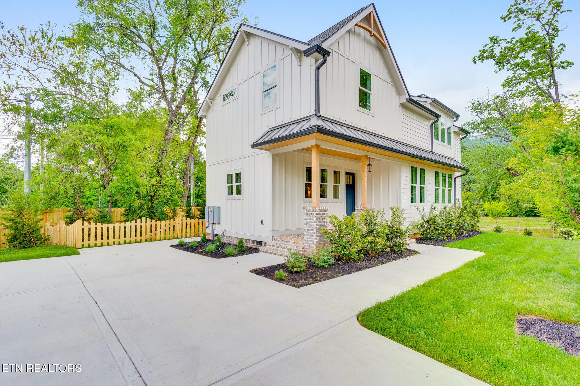 1402-W-55th-St-MLS-Photos-9 - 1402 W 55th St, Chattanooga, TN 37409, Chattanooga