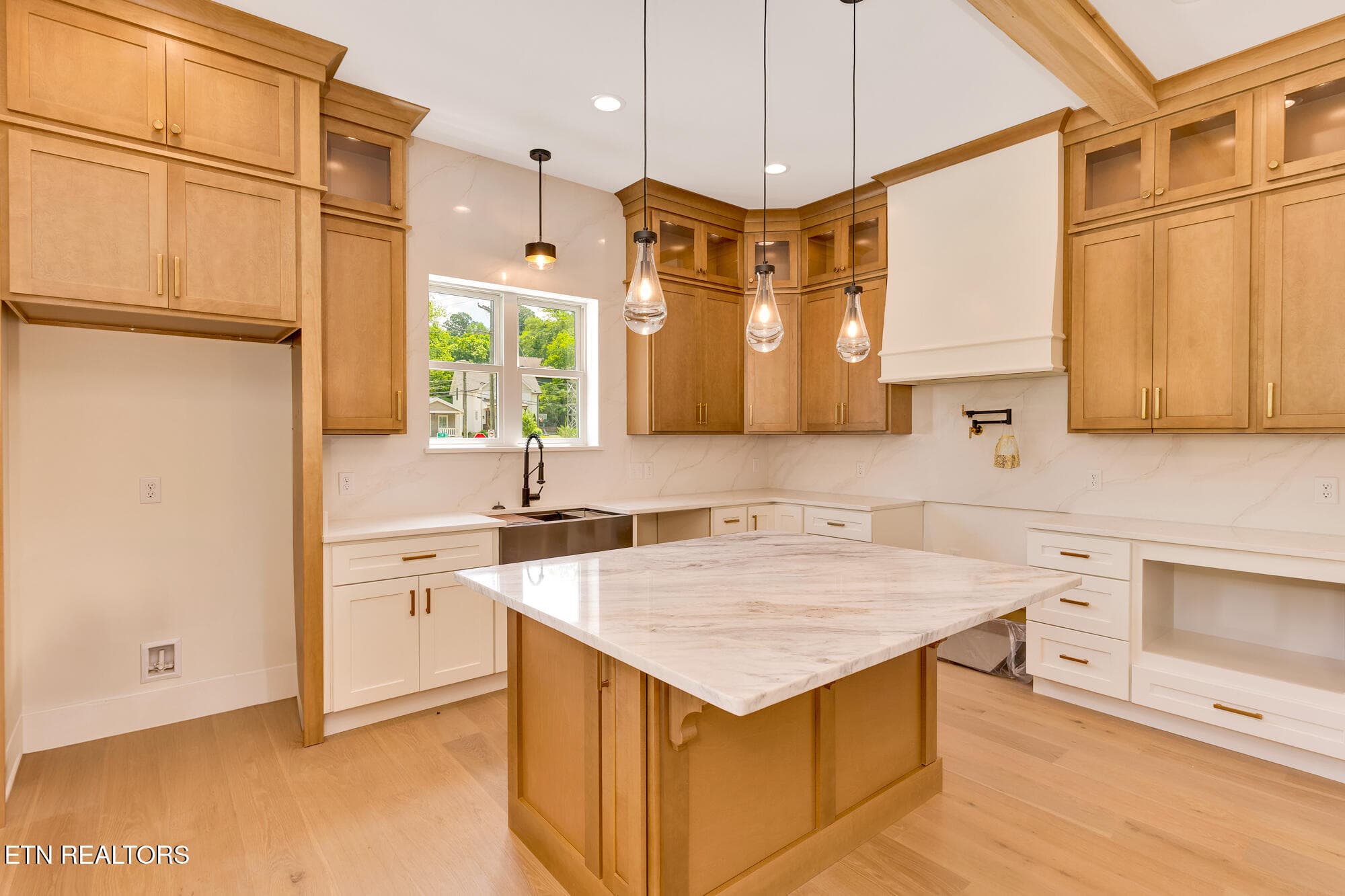 1402-W-55th-St-MLS-Photos-14 - 1402 W 55th St, Chattanooga, TN 37409, Chattanooga