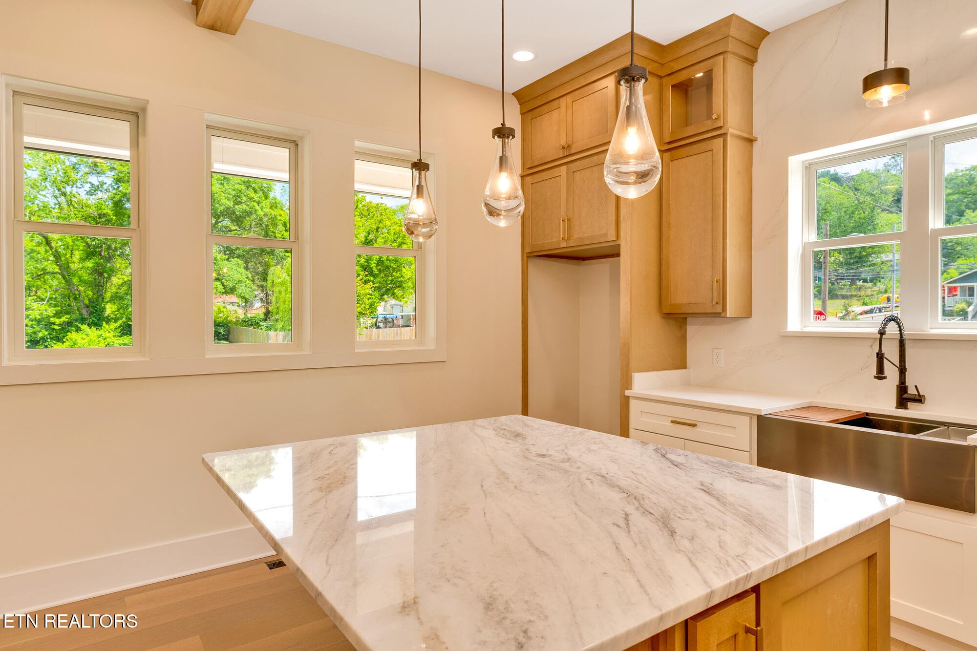 1402-W-55th-St-MLS-Photos-16 - 1402 W 55th St, Chattanooga, TN 37409, Chattanooga