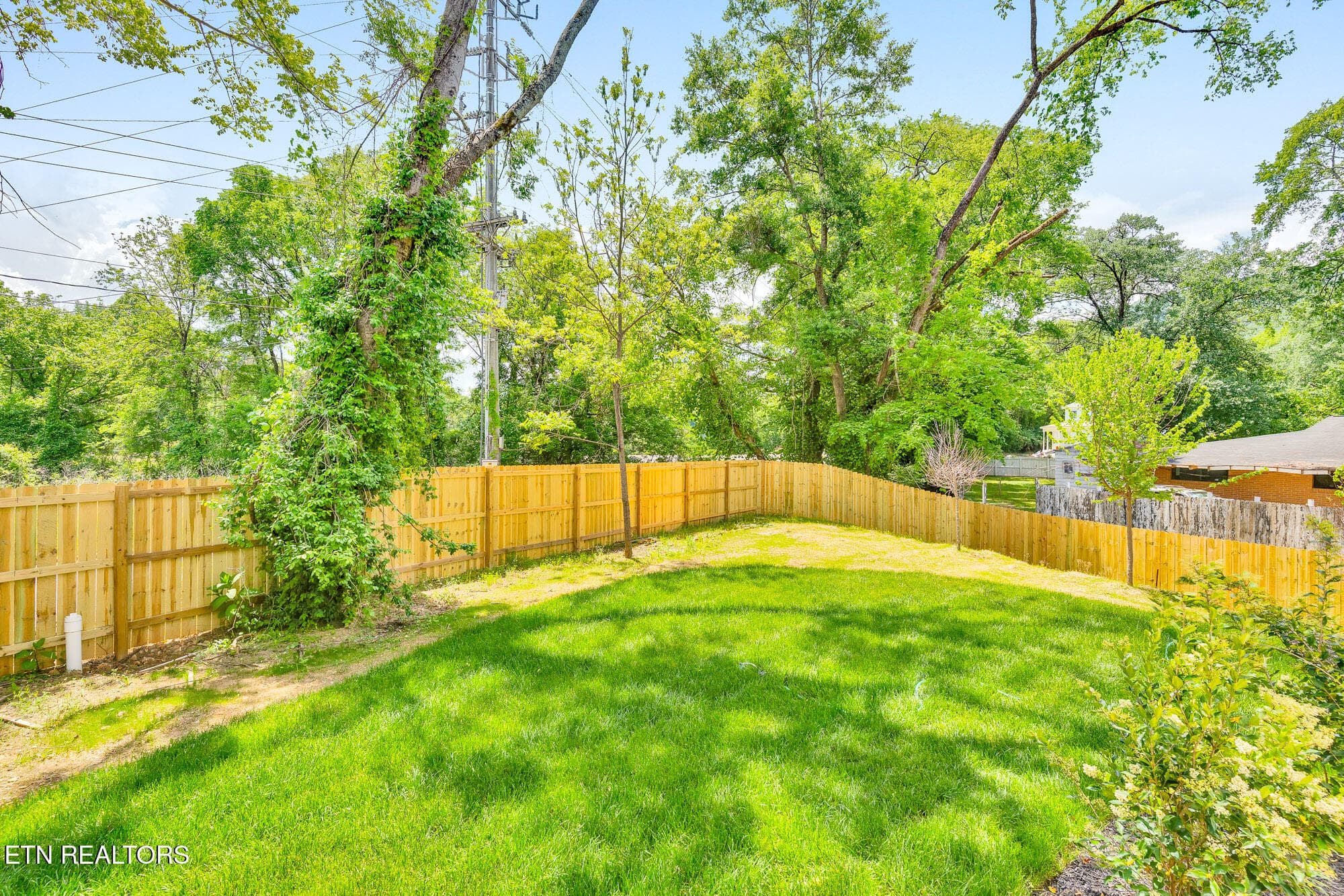 1402-W-55th-St-MLS-Photos-32 - 1402 W 55th St, Chattanooga, TN 37409, Chattanooga