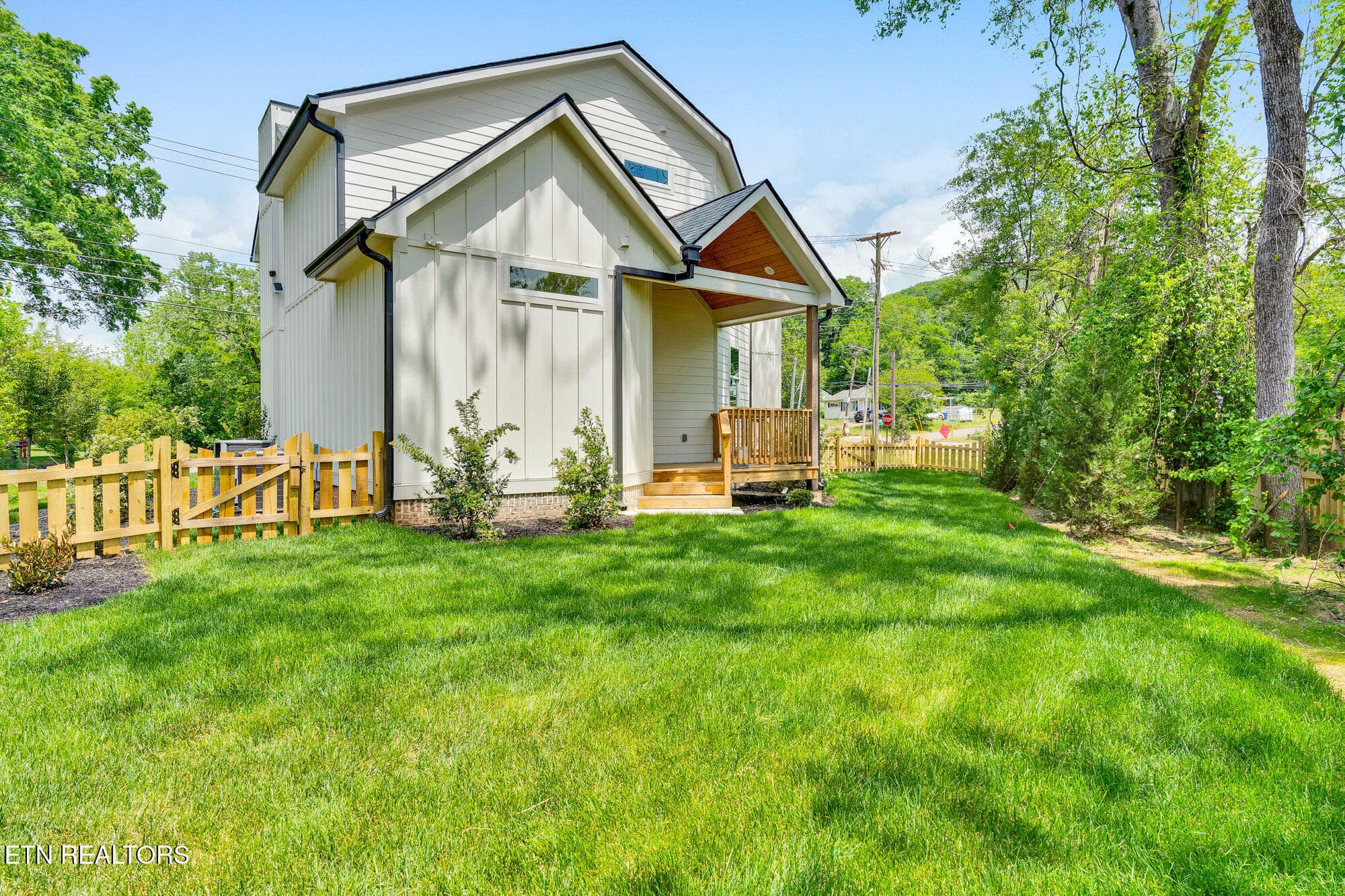 1402-W-55th-St-MLS-Photos-34 - 1402 W 55th St, Chattanooga, TN 37409, Chattanooga