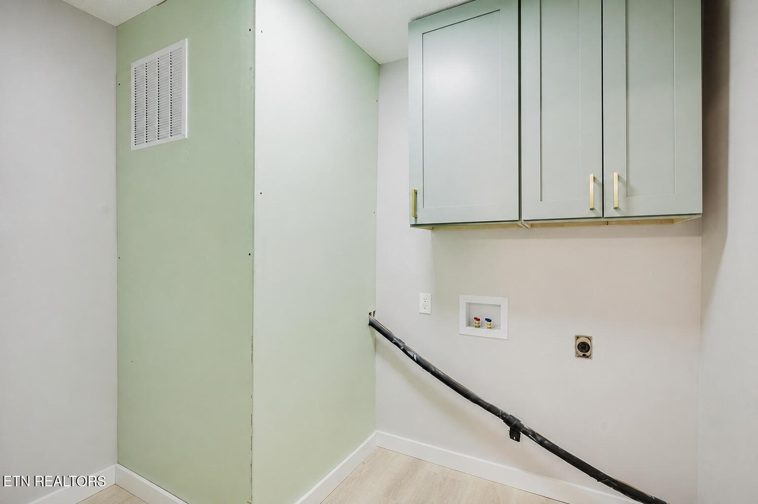 Laundry area - 146 Park Place, Harriman, TN 37748, Harriman