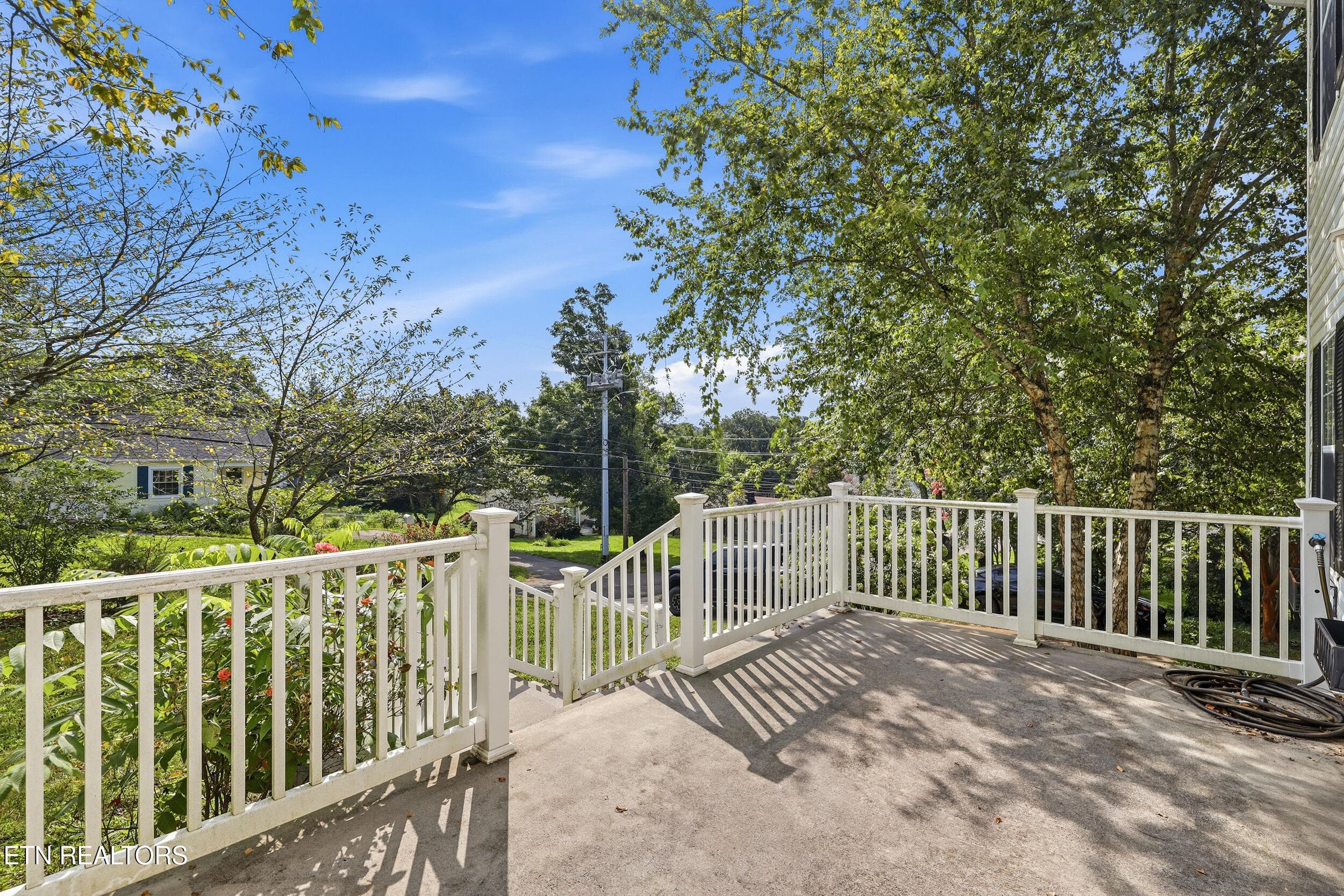 Front Porch - 5209 Montrose Rd, Knoxville, TN 37918, Knoxville