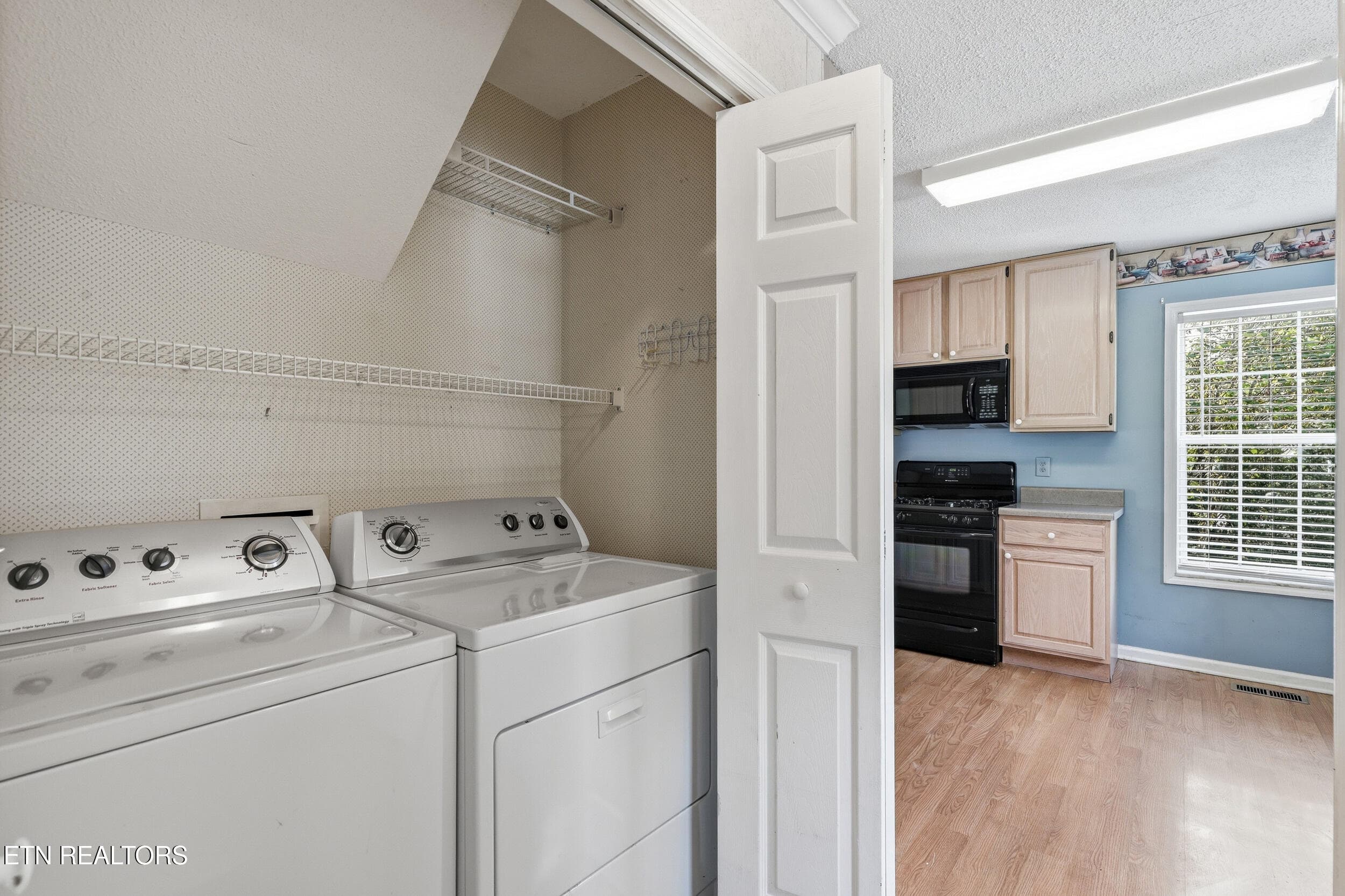 Laundry Area - 5209 Montrose Rd, Knoxville, TN 37918, Knoxville
