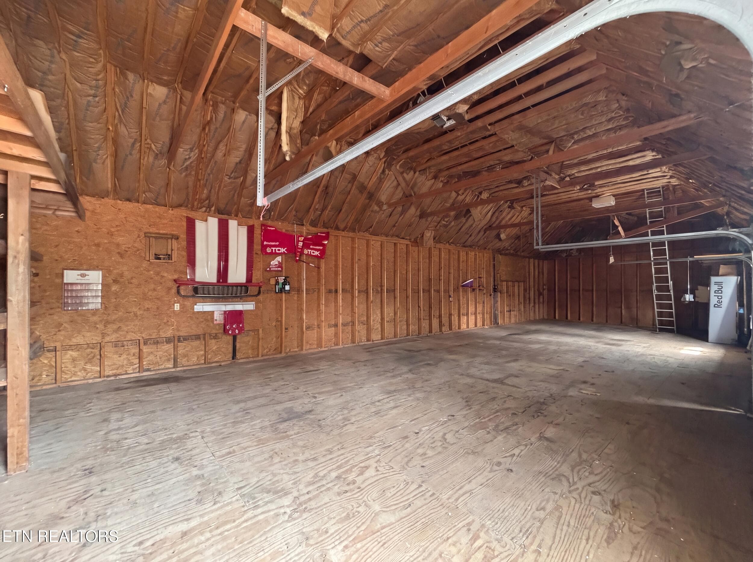 8-Car Garage - 5209 Montrose Rd, Knoxville, TN 37918, Knoxville