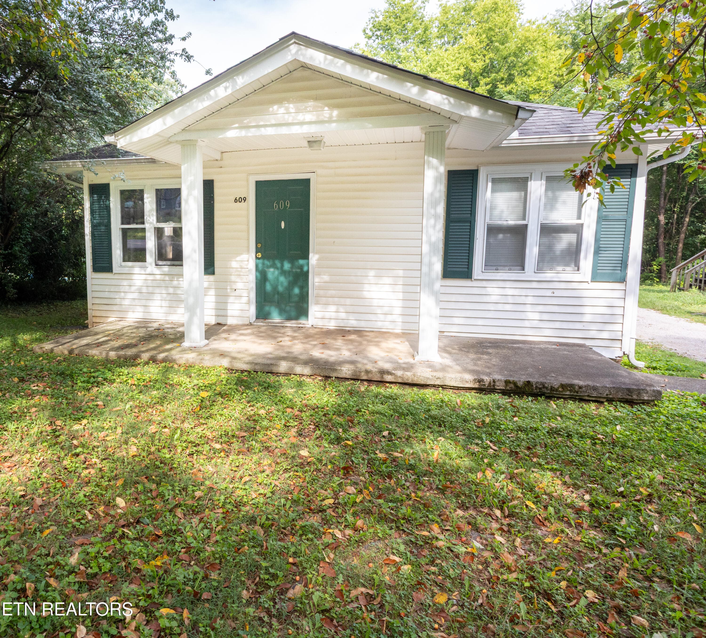 609 W Inskip Drive, Knoxville, TN 37912