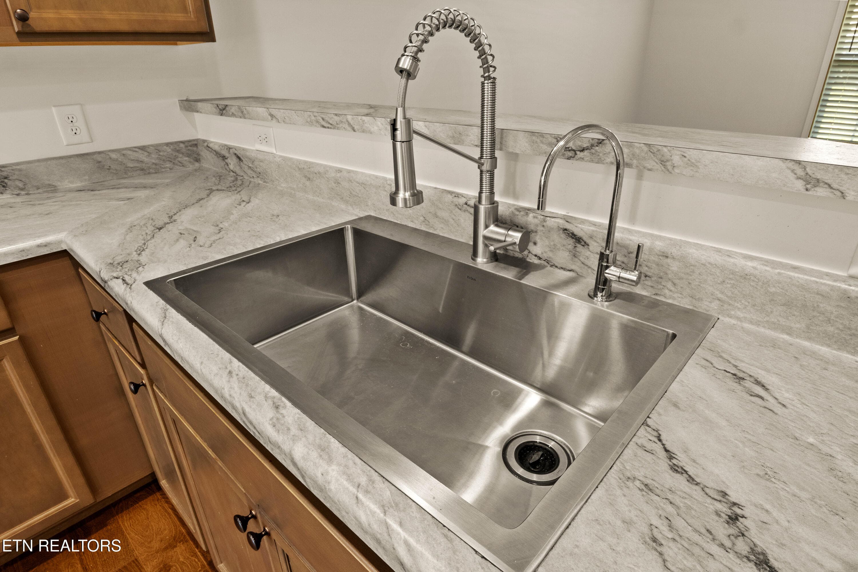 6Kitchen sink - 8021 Poplar Grove Lane, Powell, TN 37849