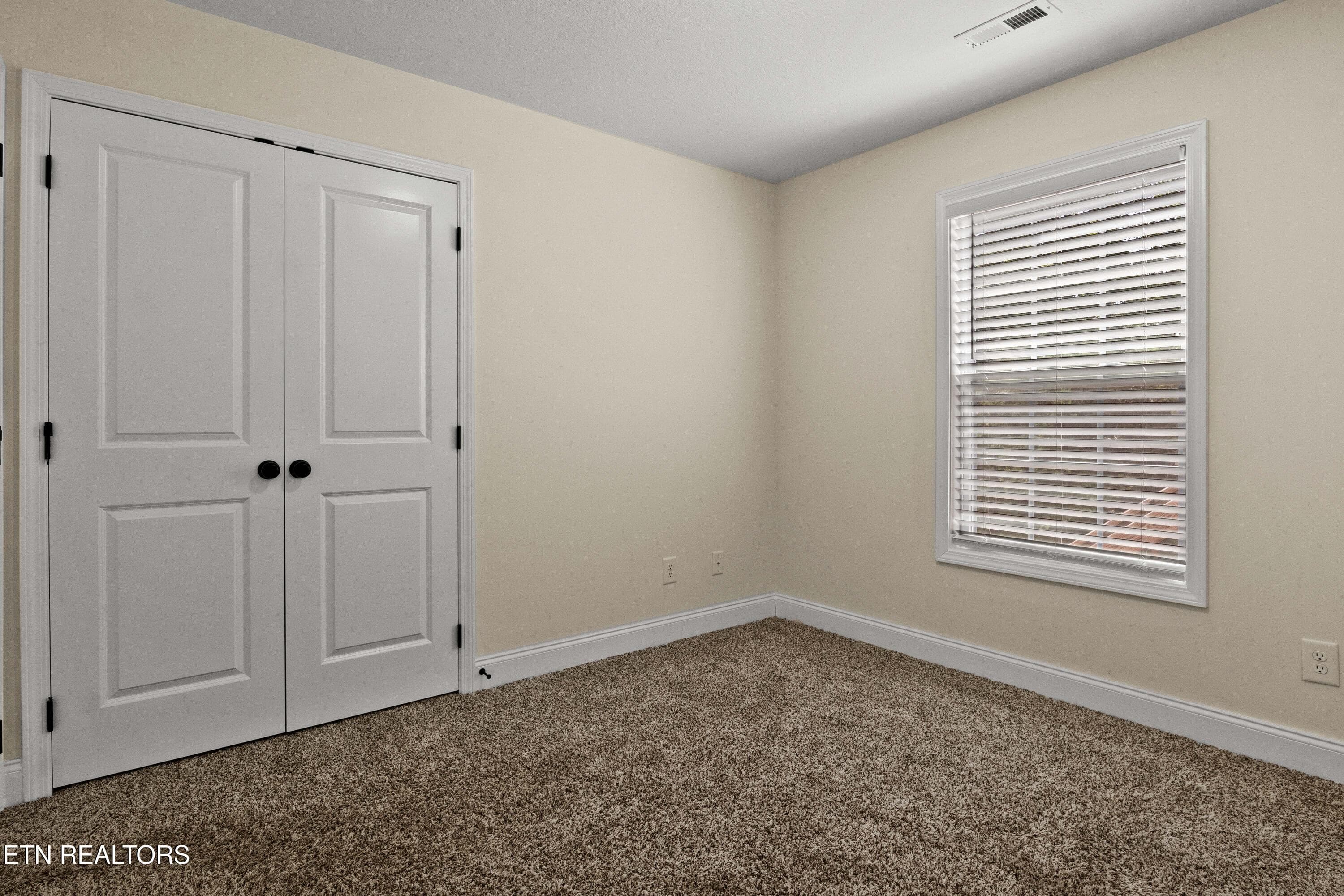 9Guest bedroom 1 - 8021 Poplar Grove Lane, Powell, TN 37849
