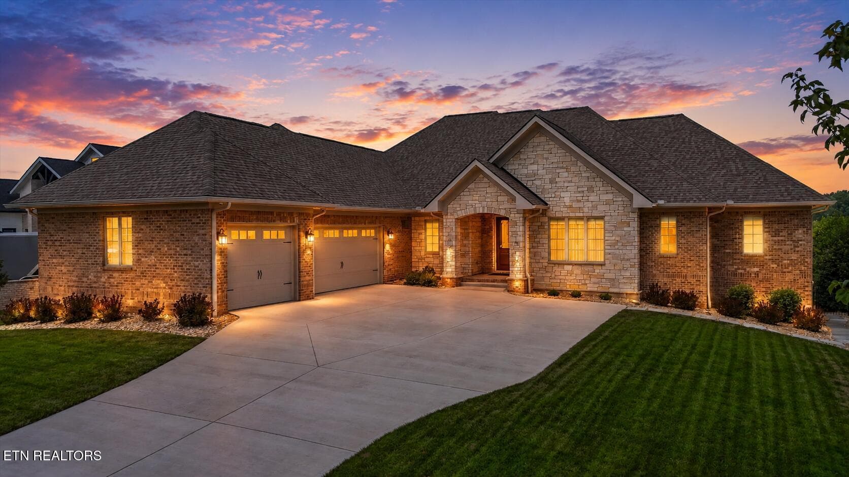Twilight Front - 3738 Promontory Point, Louisville, TN 37777