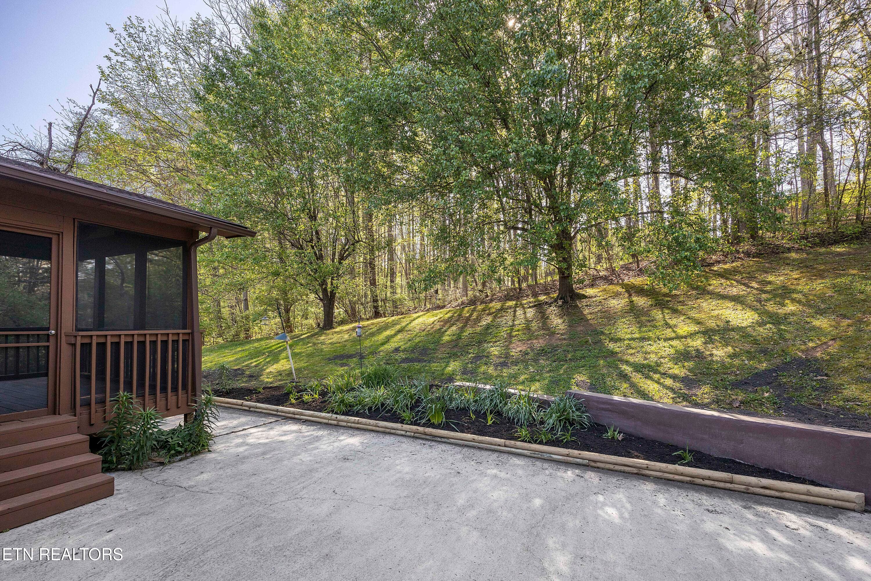 156 Hendrix Drive - 156 Hendrix Drive, Oak Ridge, TN 37830
