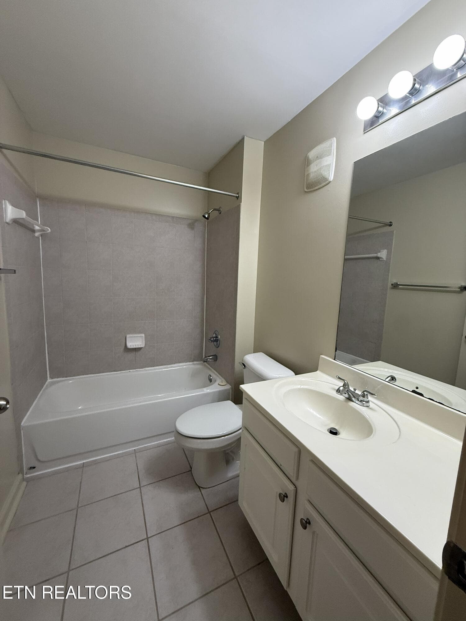 Bed A Bath - 3831 Cherokee Woods Way 102, Knoxville, TN 37920, Knoxville