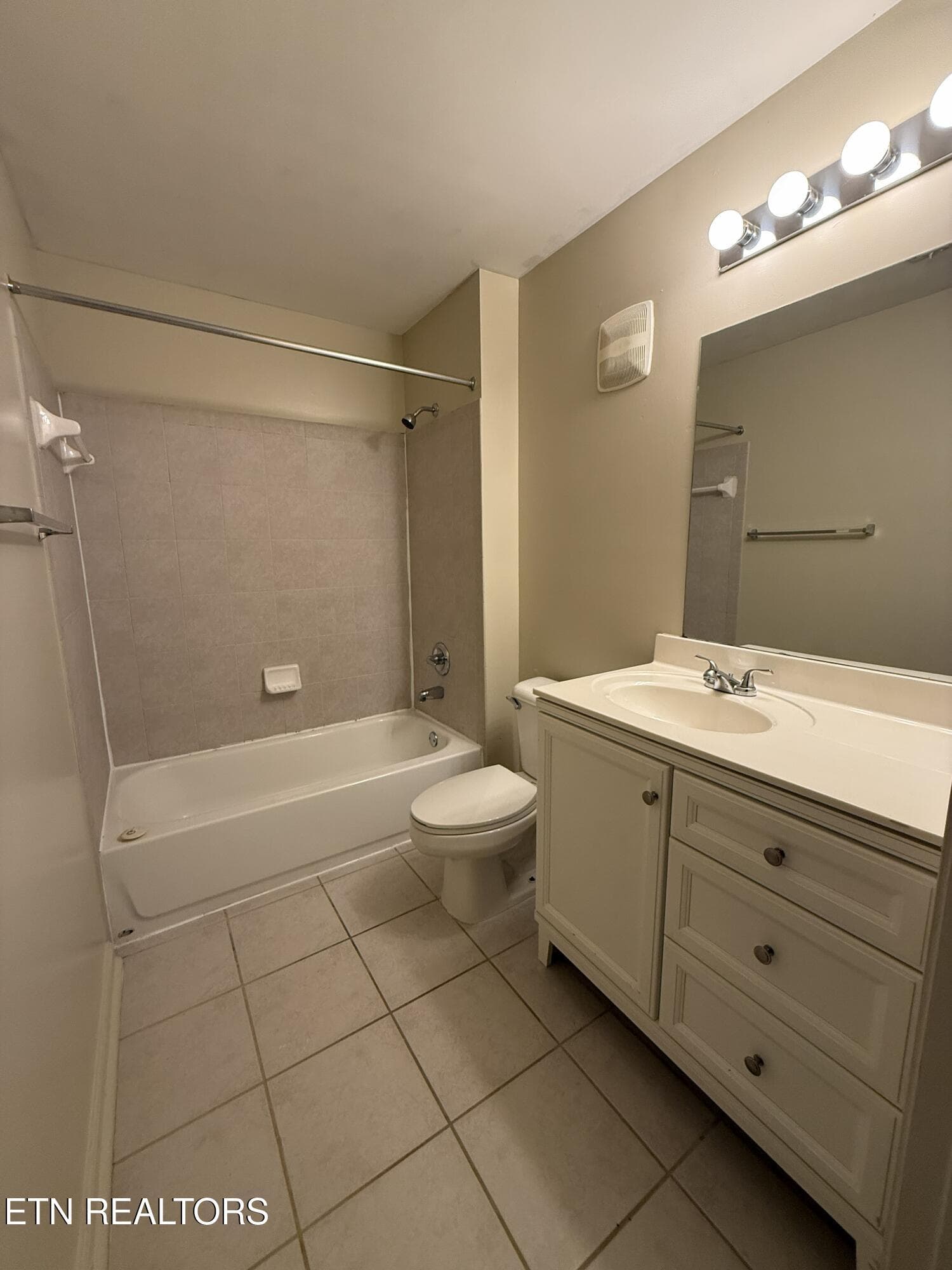 Bed B Bath - 3831 Cherokee Woods Way 102, Knoxville, TN 37920, Knoxville