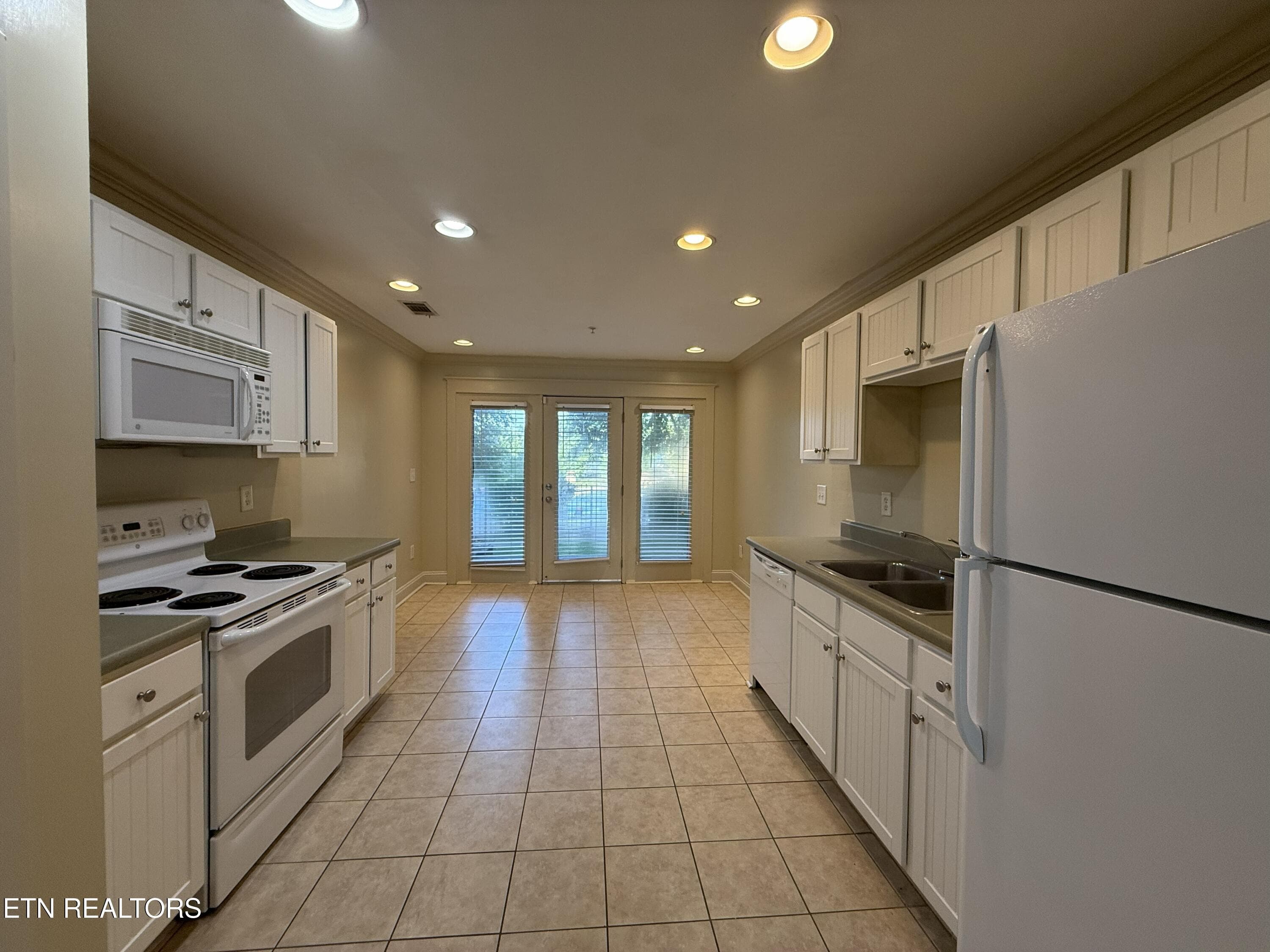 Kitchen - 3831 Cherokee Woods Way 102, Knoxville, TN 37920, Knoxville