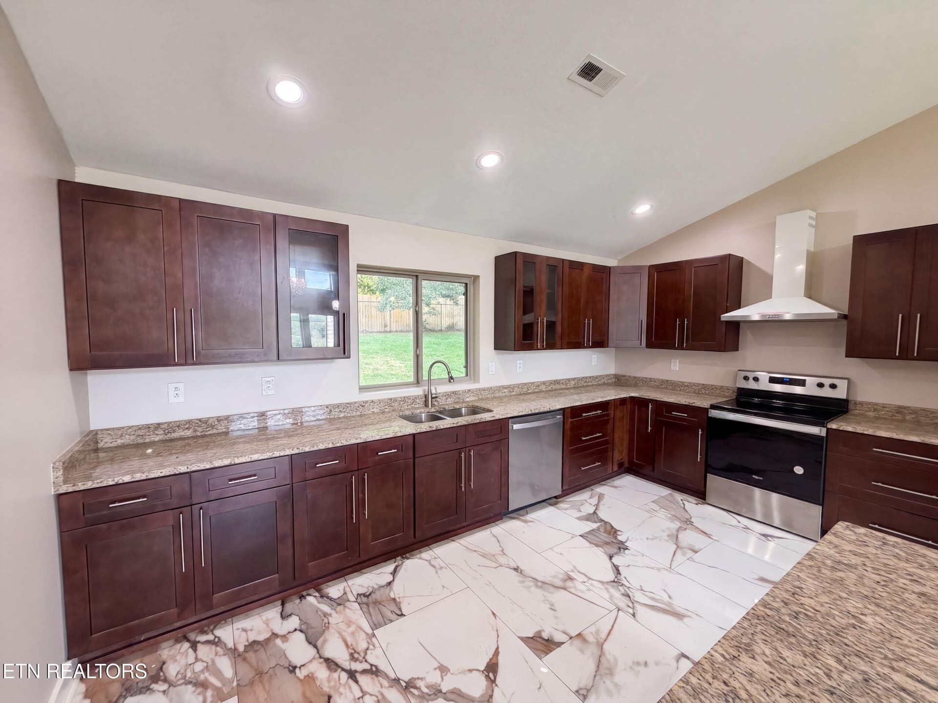 listing_22 - 354 Fairway Drive, Dandridge, TN 37725