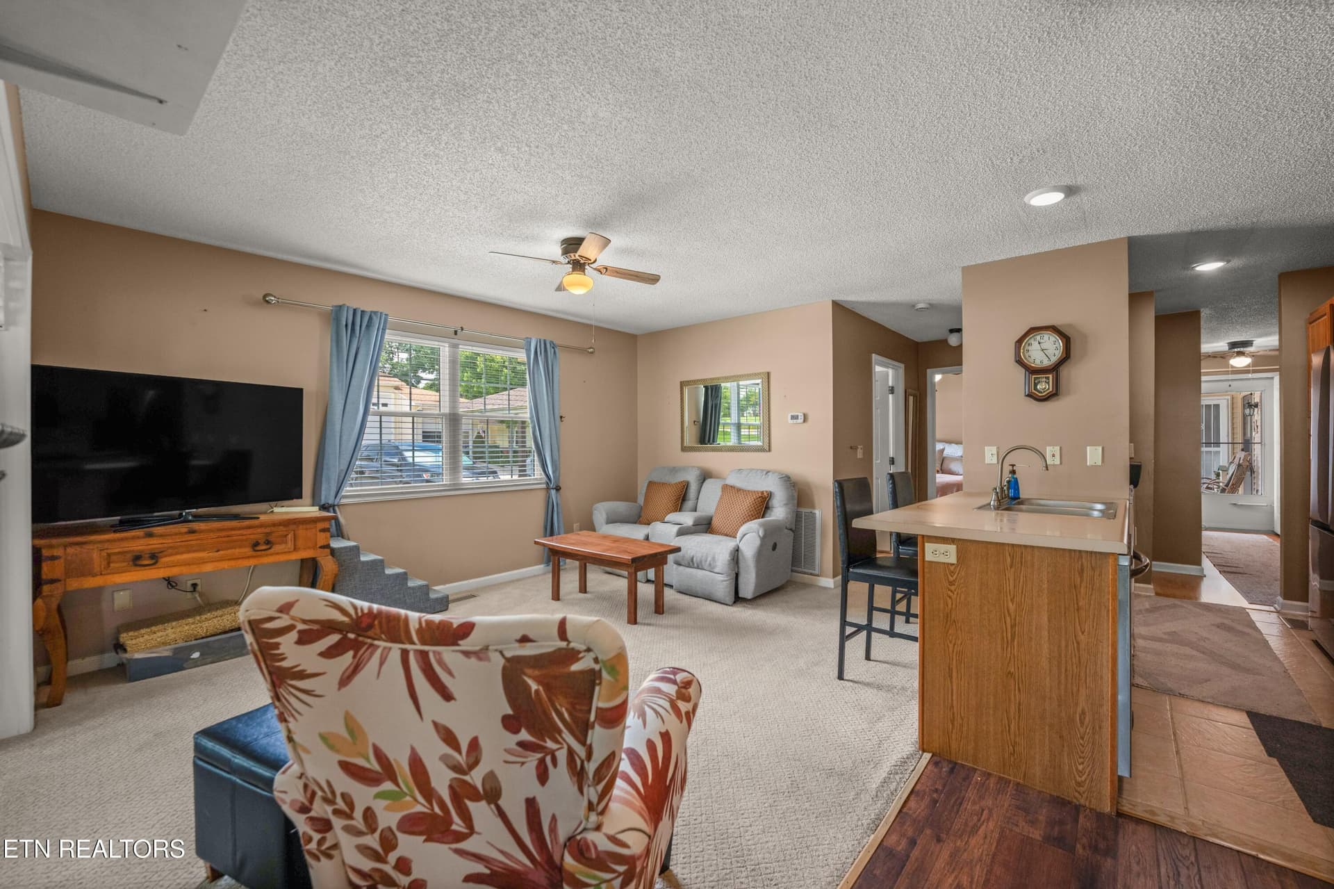 Living Area - 20 Hickory Hollow Circle, Crossville, TN 38555