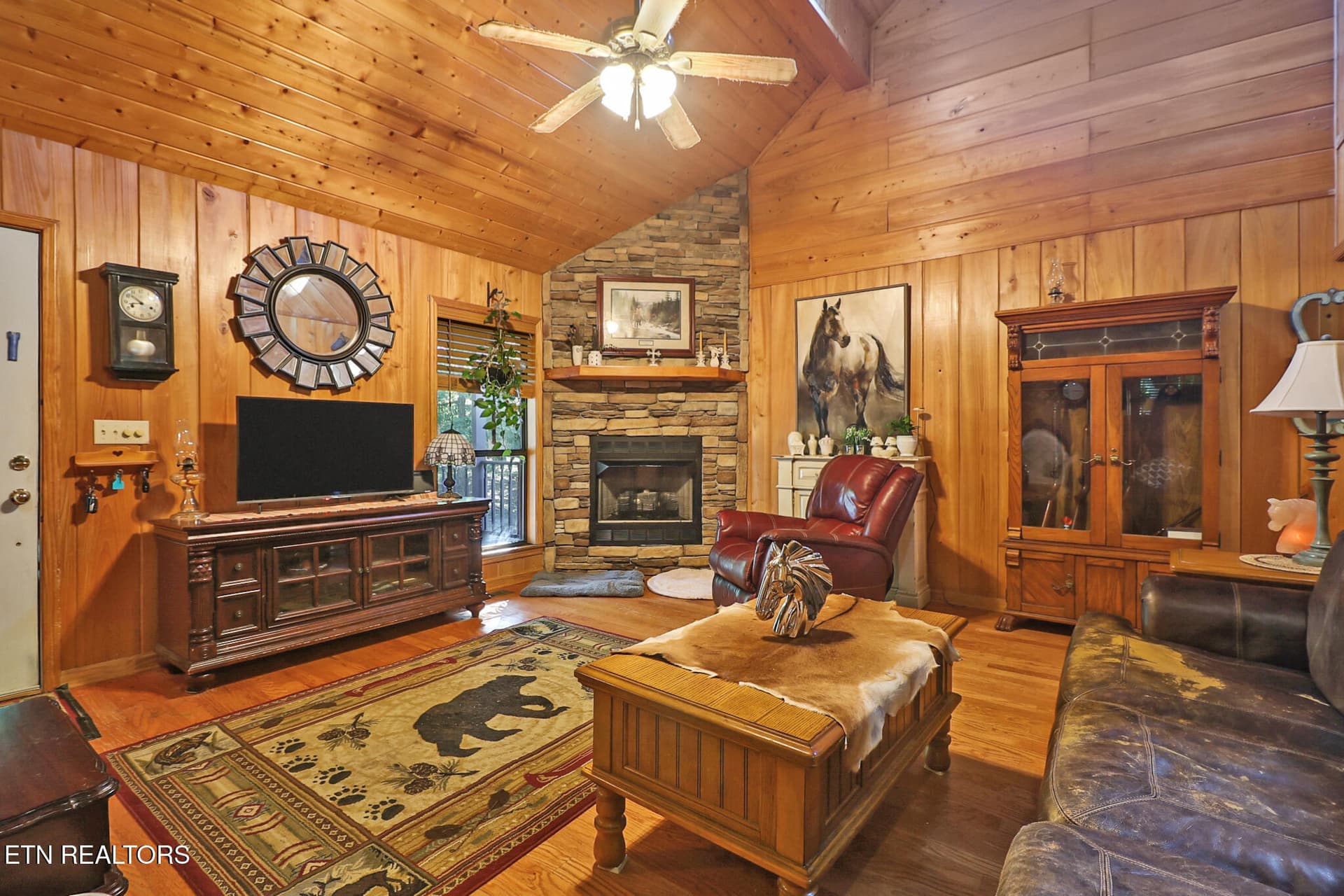 n44a7484-n44a7488 - 358 Red Oak Drive, Jamestown, TN 38556