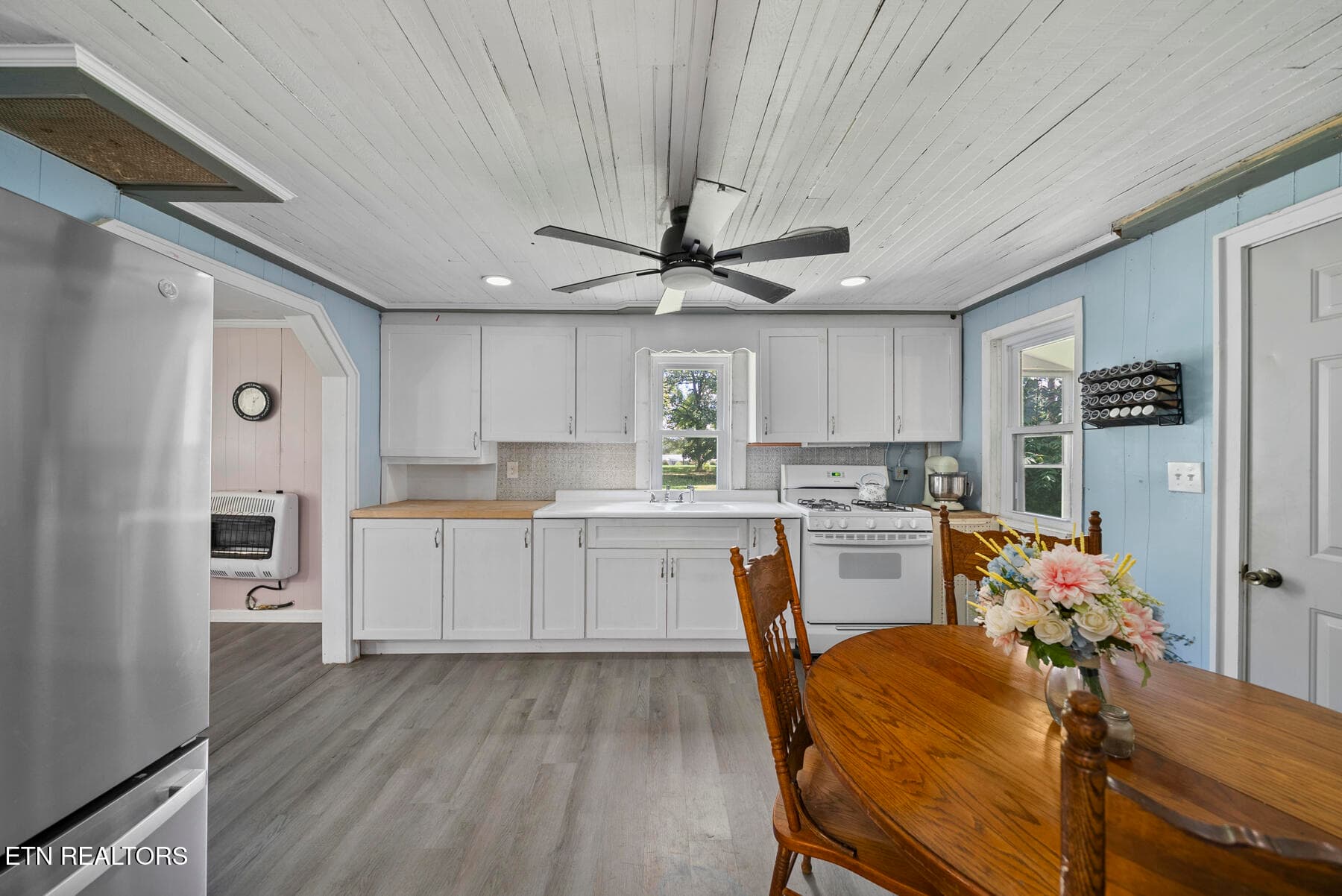 DSC09405 - 384 Woodlee St, Spencer, TN 38585