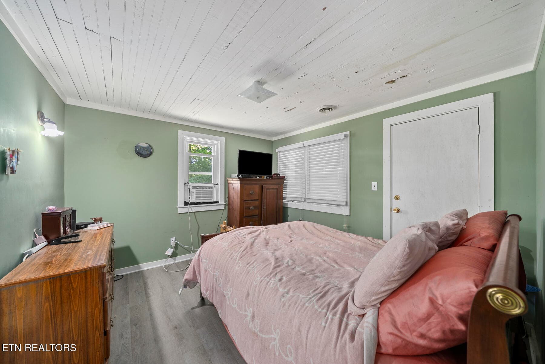 DSC09427 - 384 Woodlee St, Spencer, TN 38585