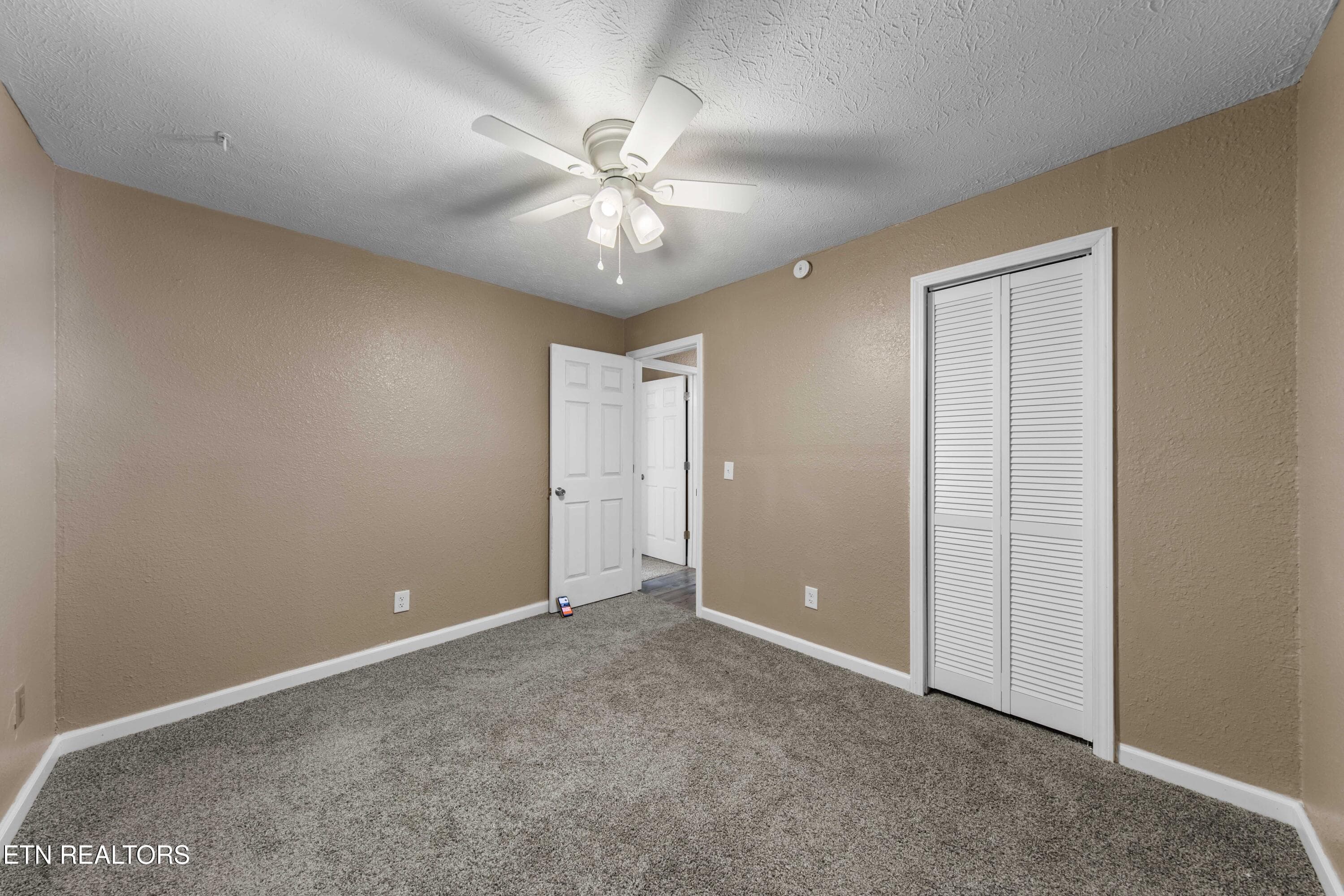 030A1678 - 232 E Robbins St, Jellico, TN 37762