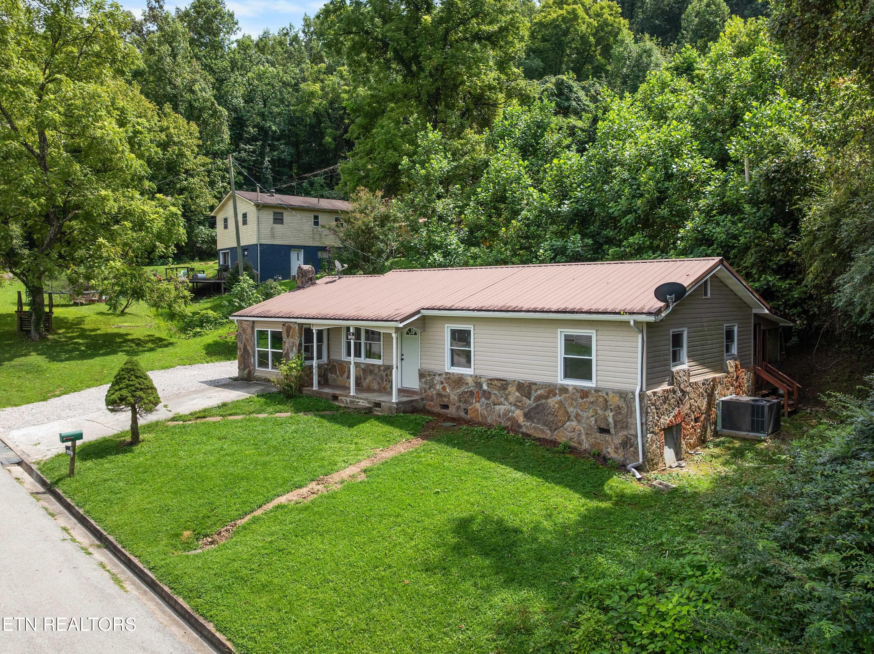 DJI_0190 - 232 E Robbins St, Jellico, TN 37762