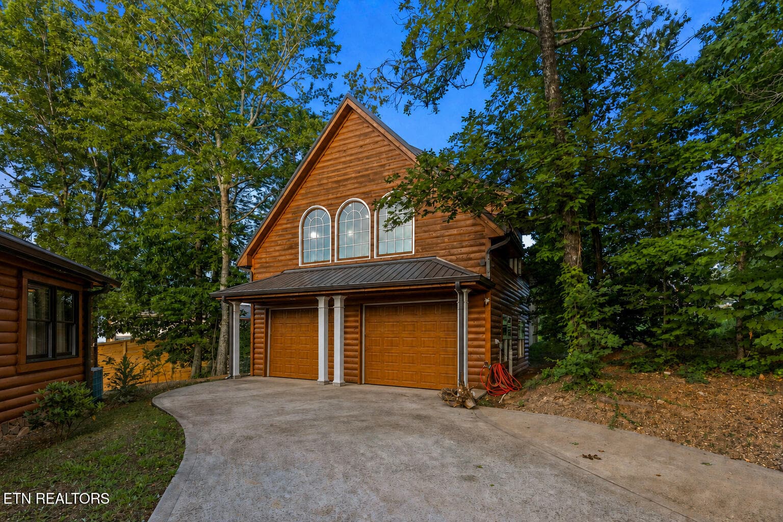 Lakeside-83-garage-doors-corrected - 260 Lakeside Lodge Lane, Spring City, TN 37381