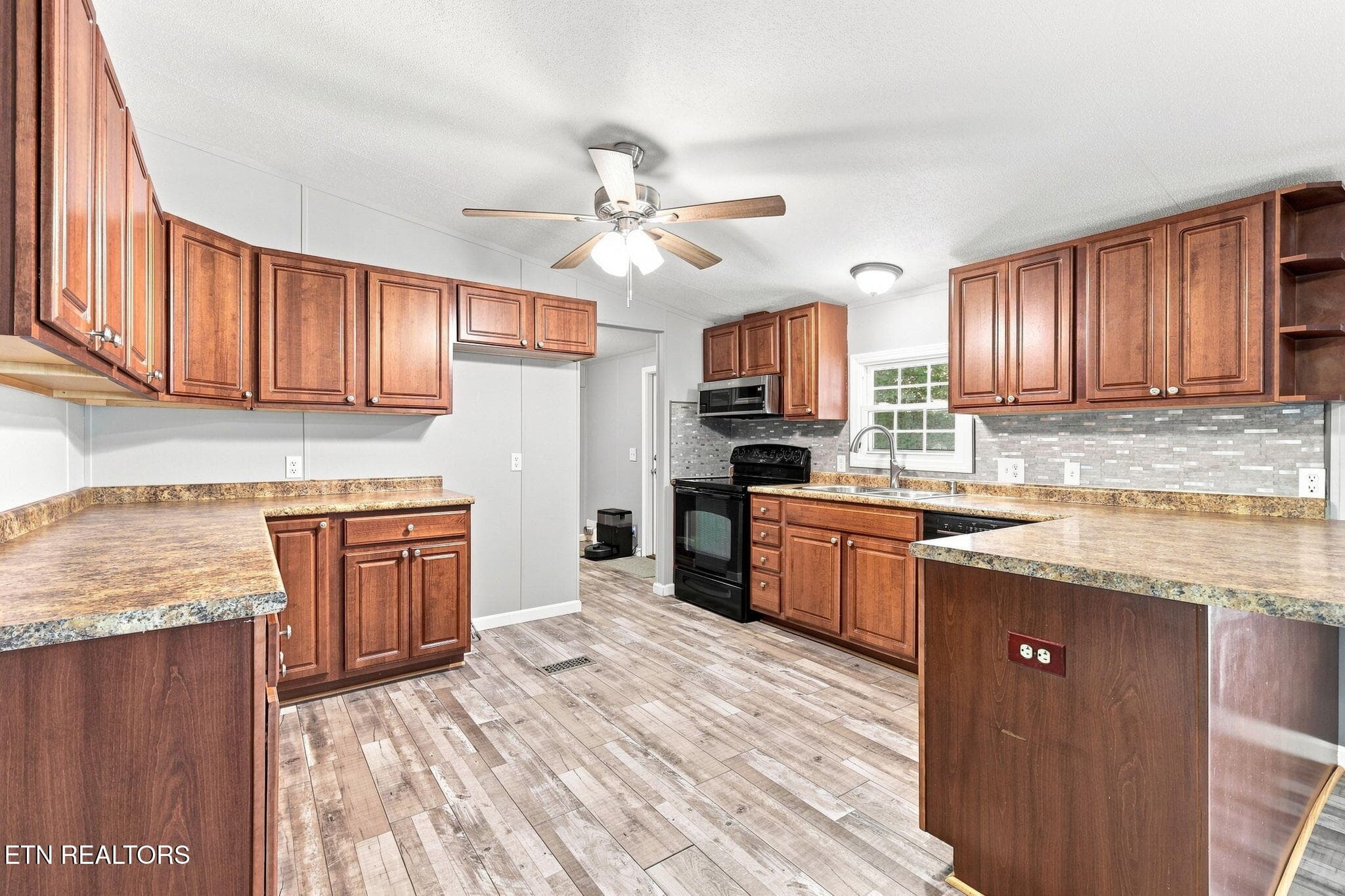 38-web-or-mls-3F1A0092 - 8111 Pickens Gap Rd, Knoxville, TN 37920