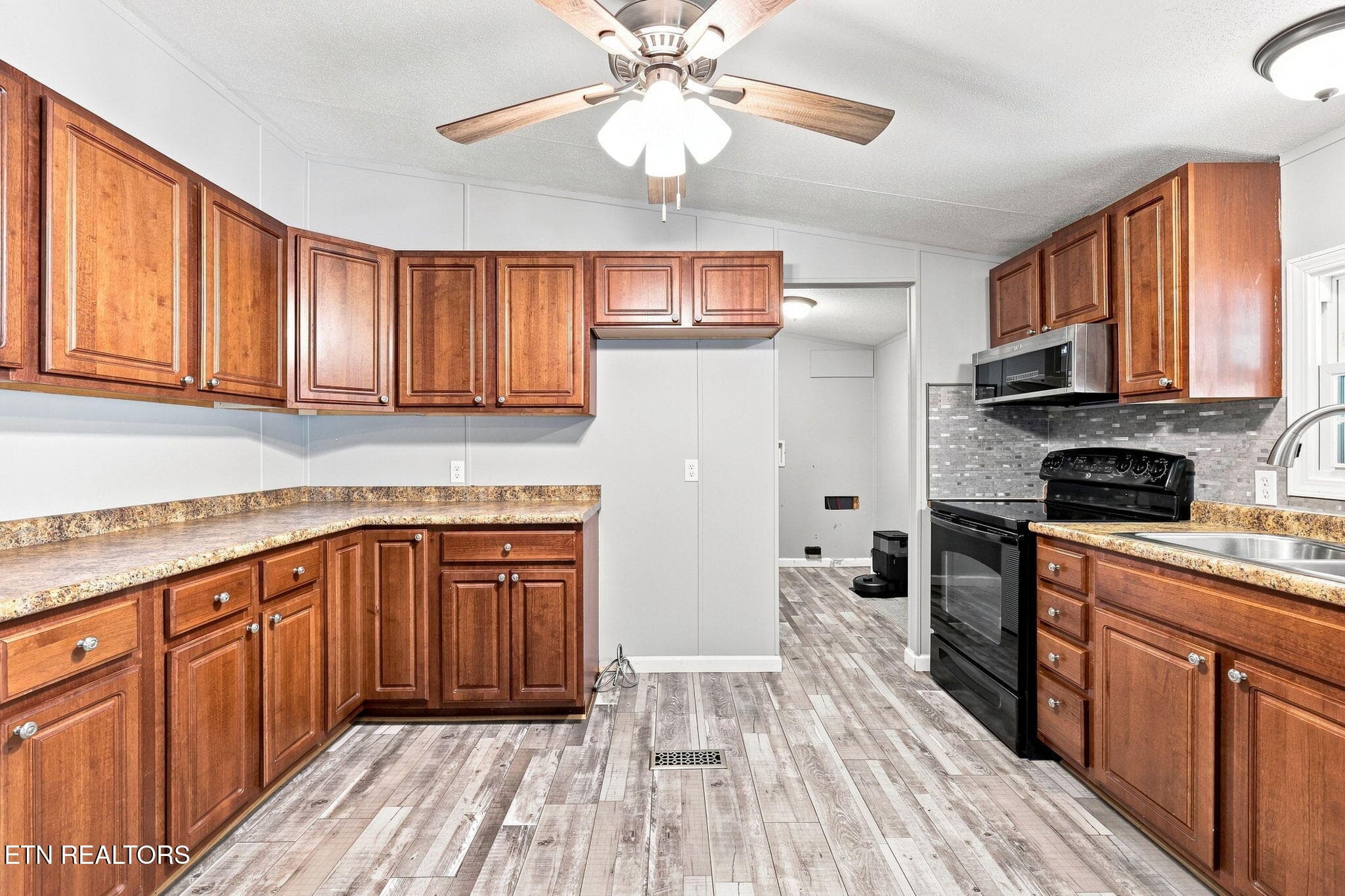 39-web-or-mls-3F1A0094 - 8111 Pickens Gap Rd, Knoxville, TN 37920