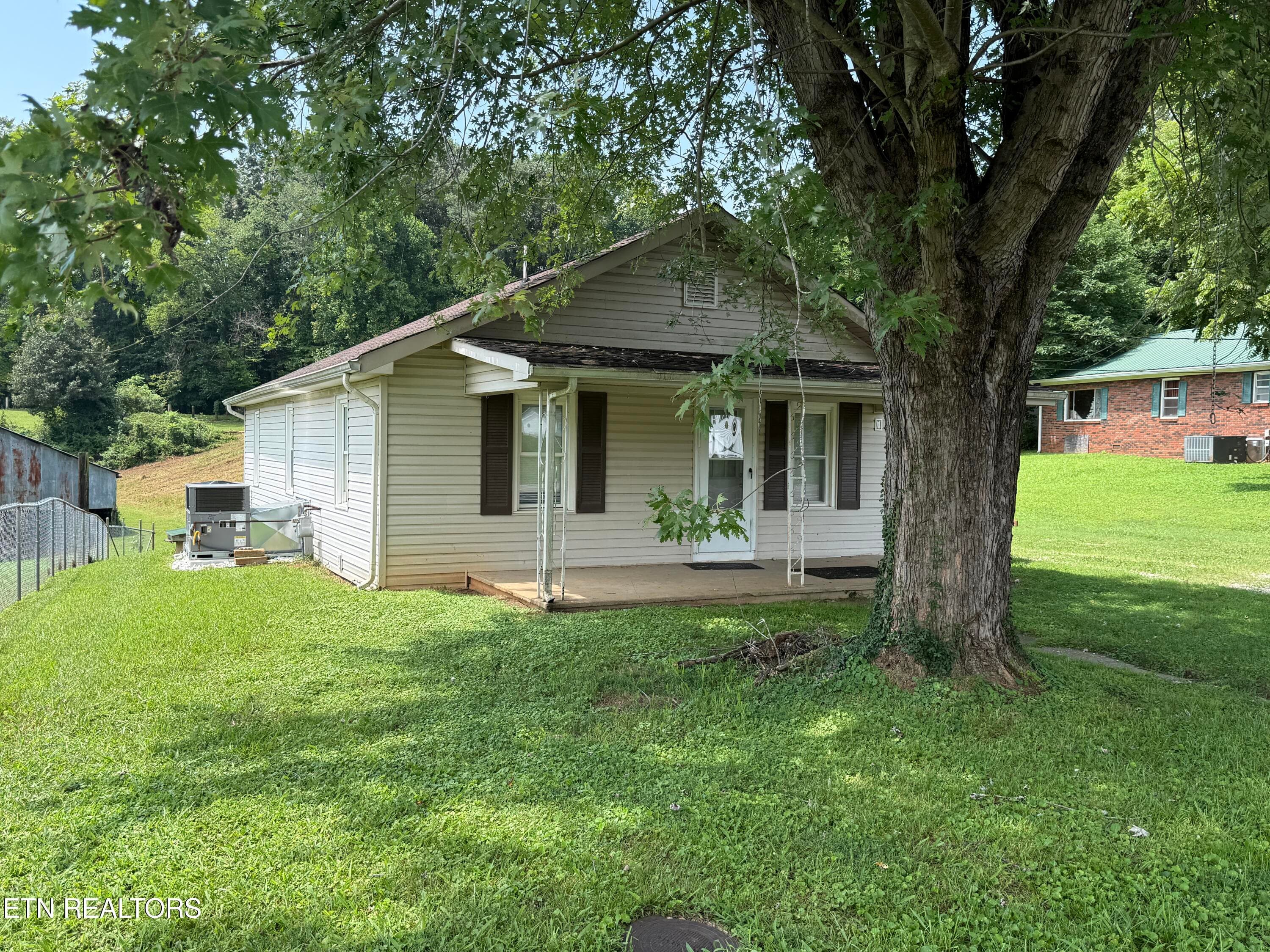 IMG_0278 - 807 New Clear Branch Rd, Rocky Top, TN 37769