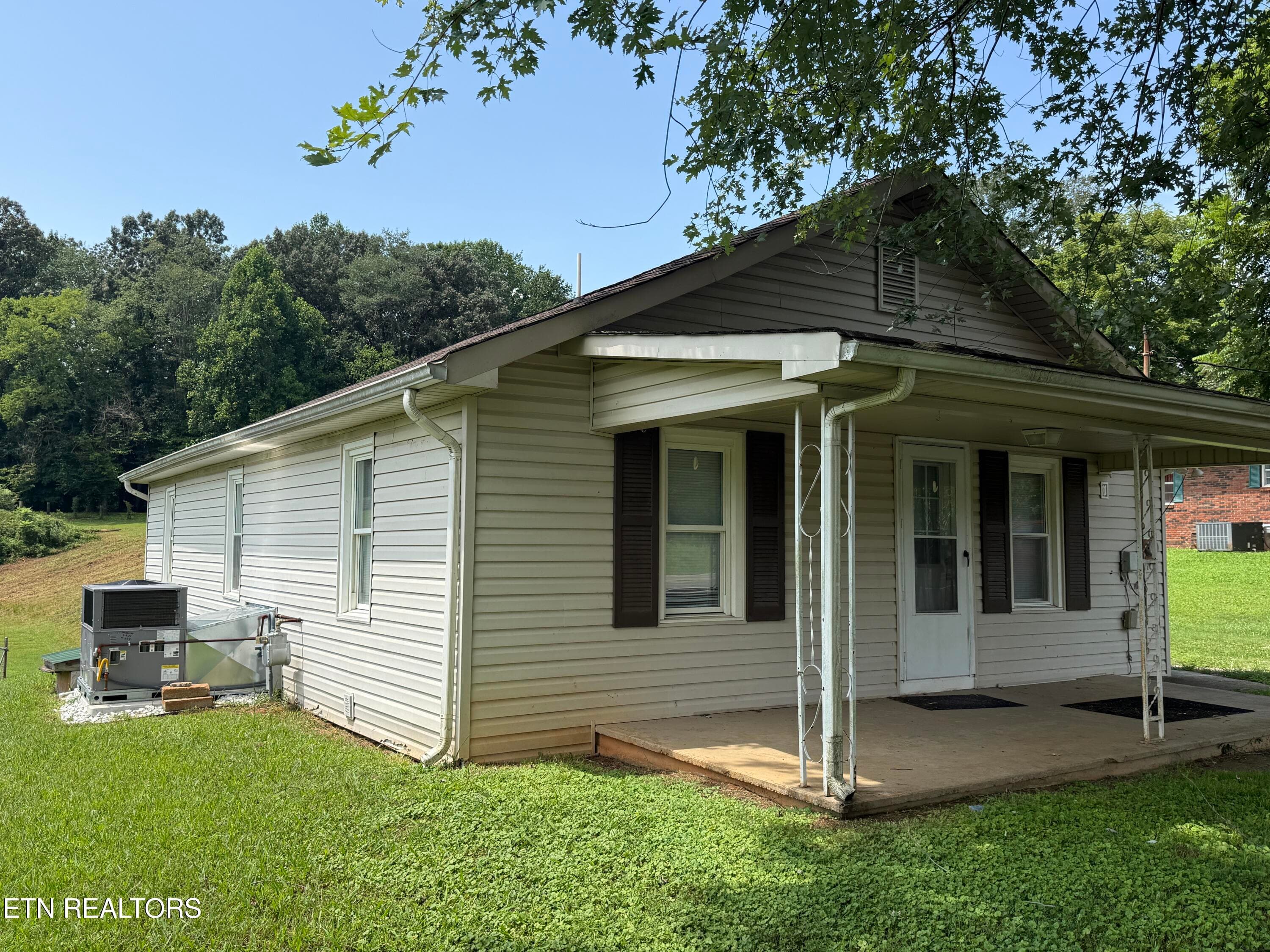 IMG_0279 - 807 New Clear Branch Rd, Rocky Top, TN 37769