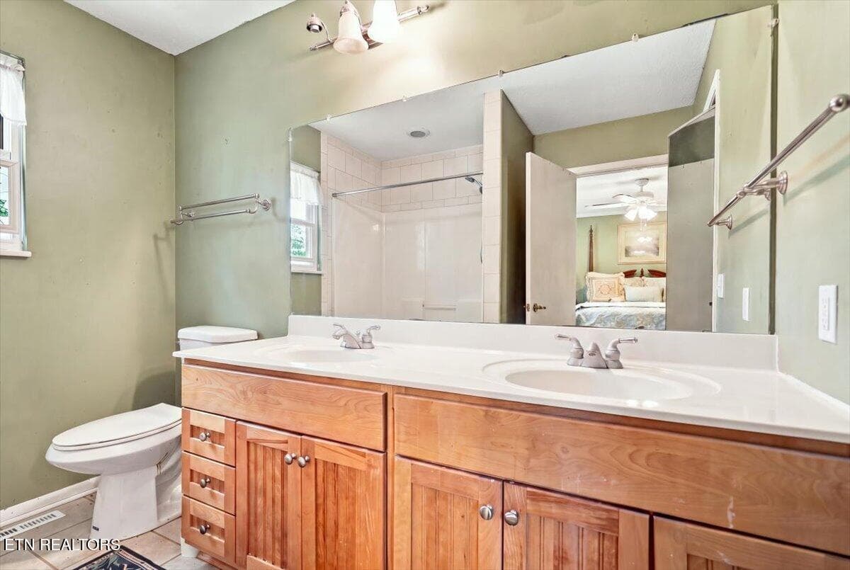 Bathroom 1 - 1909 Grenada Blvd, Knoxville, TN 37922, Knoxville