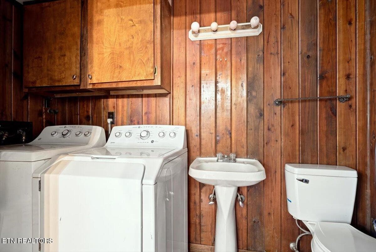 Half Bathroom/Laundry - 1909 Grenada Blvd, Knoxville, TN 37922, Knoxville