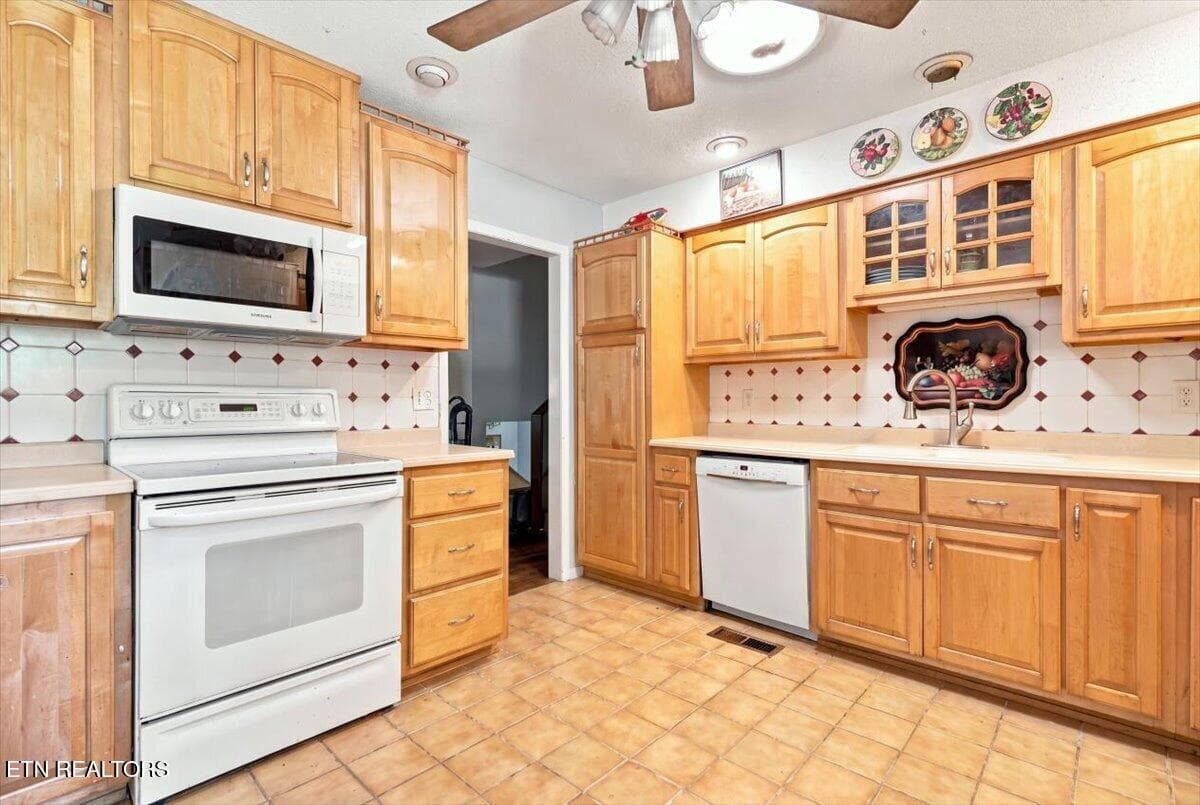 Kitchen - 1909 Grenada Blvd, Knoxville, TN 37922, Knoxville