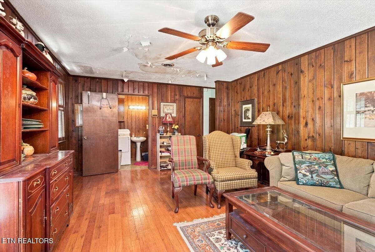 Den - 1909 Grenada Blvd, Knoxville, TN 37922, Knoxville