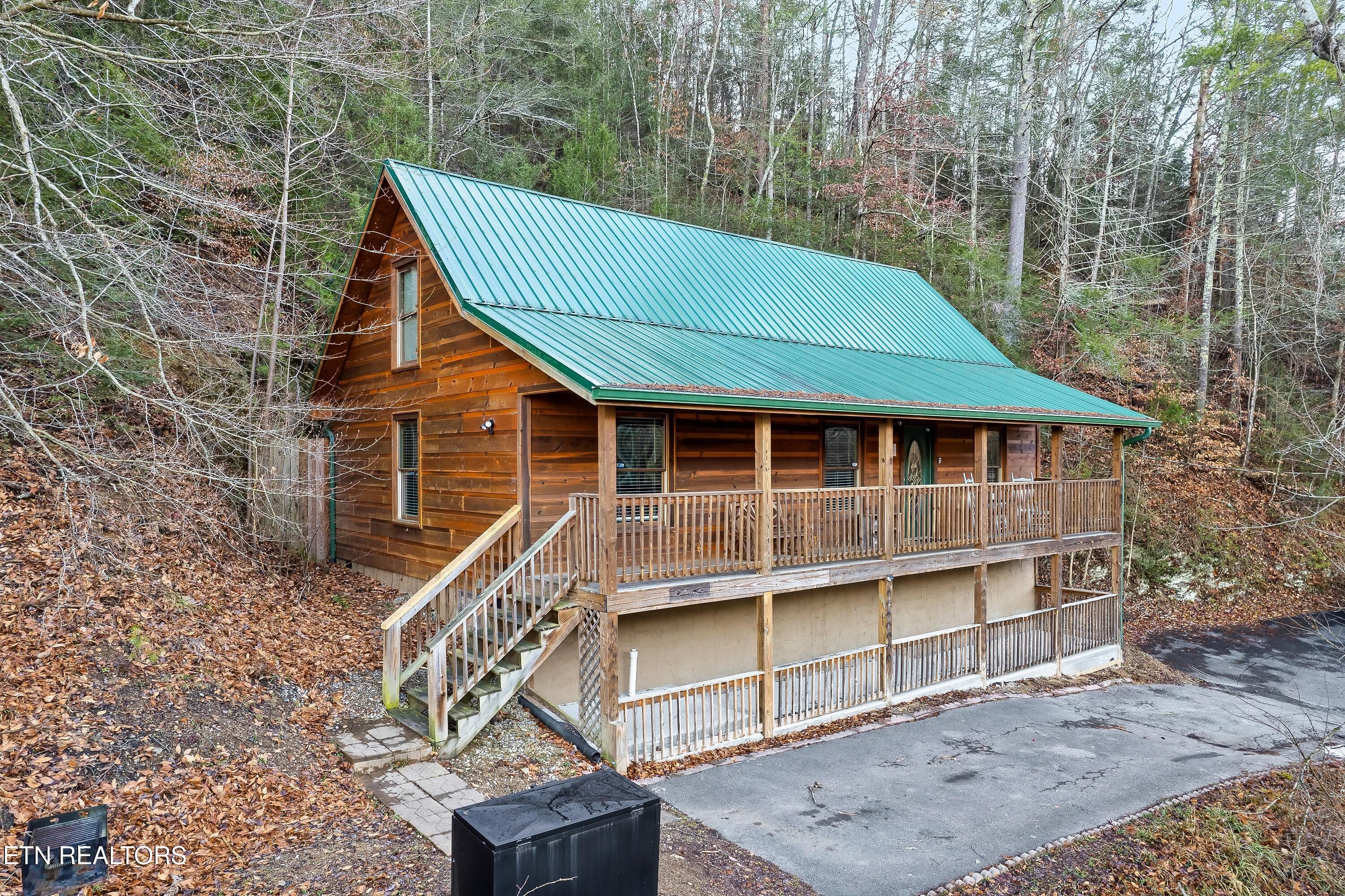 619 Pine Mtn Rd, Pigeon Forge, TN 37863