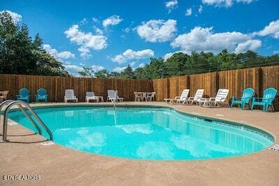 Arrowhead Pool - 619 Pine Mtn Rd, Pigeon Forge, TN 37863, Pigeon Forge