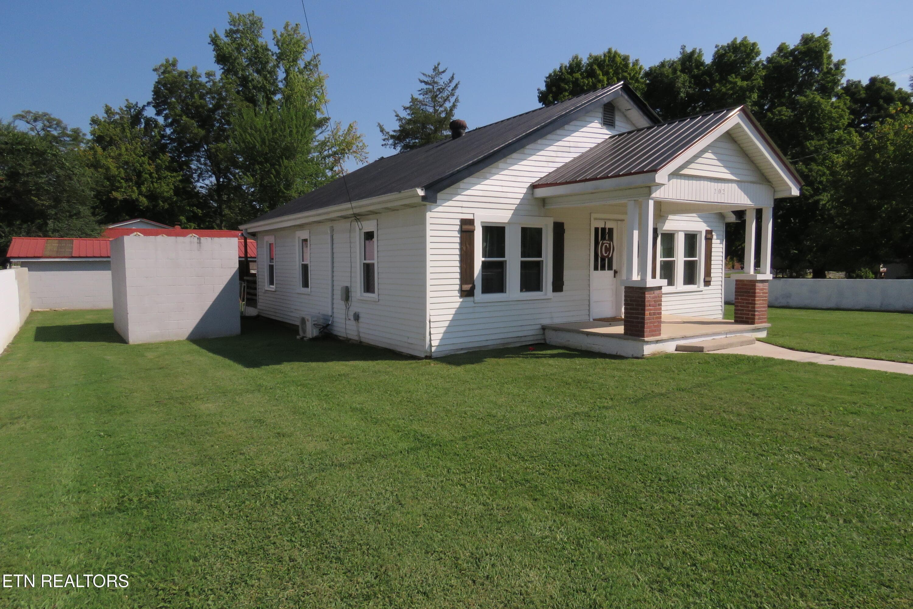 16 - 202 W 4th St, Livingston, TN 38570, Livingston