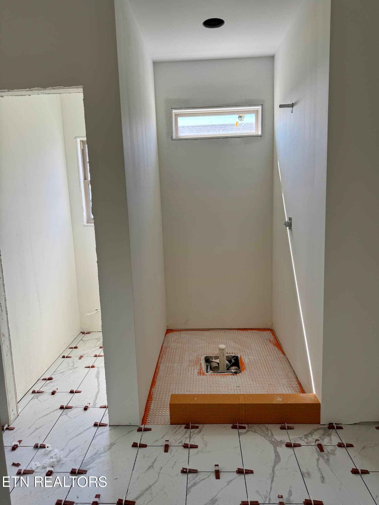 MBR Tile Shower - 326 Rugby Manor Lane, Knoxville, TN 37923, Knoxville
