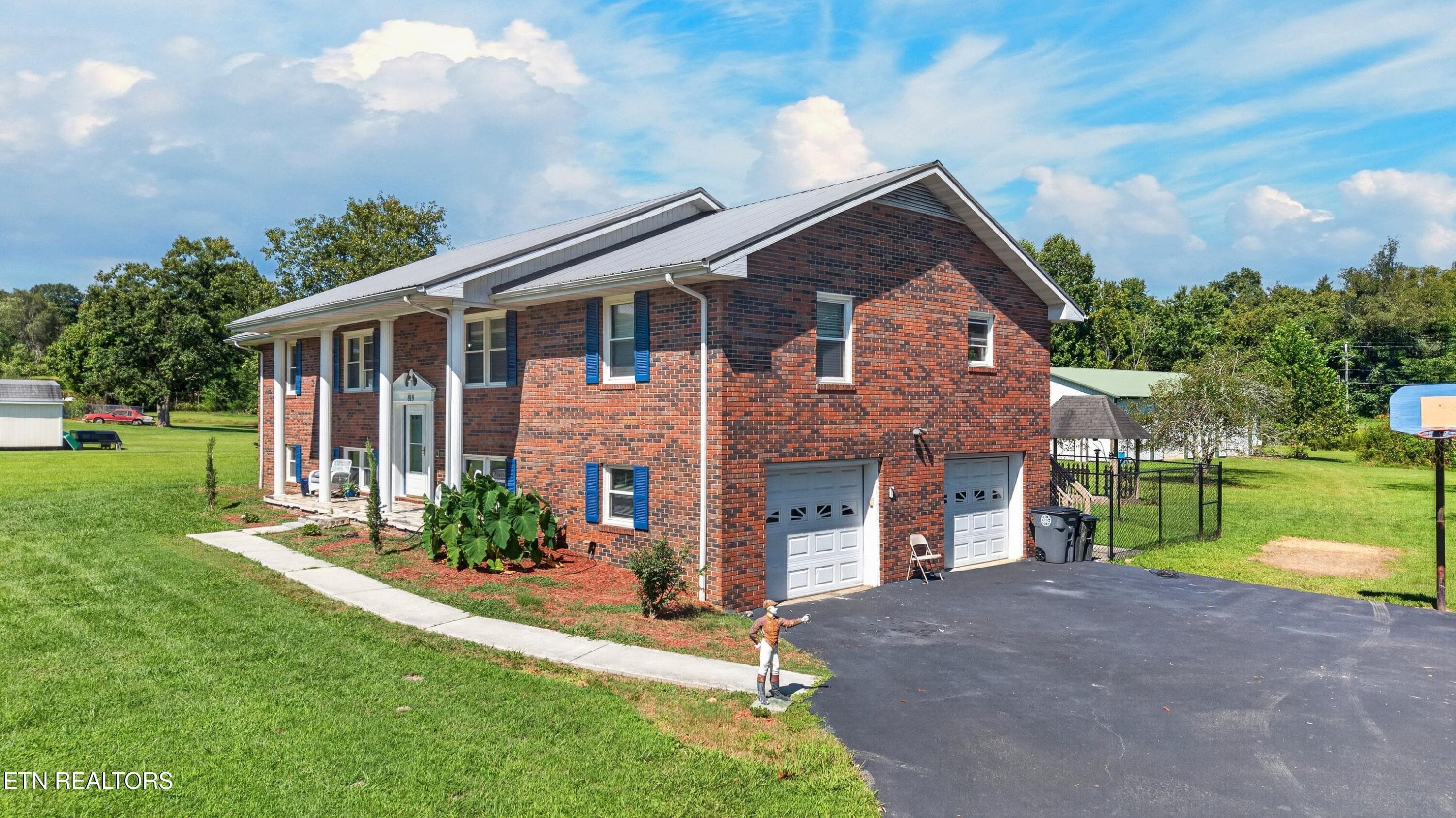 002-819RedwoodDrive-MountCarmel-TN-37645 - 819 Redwood Drive, Mount Carmel, TN 37645