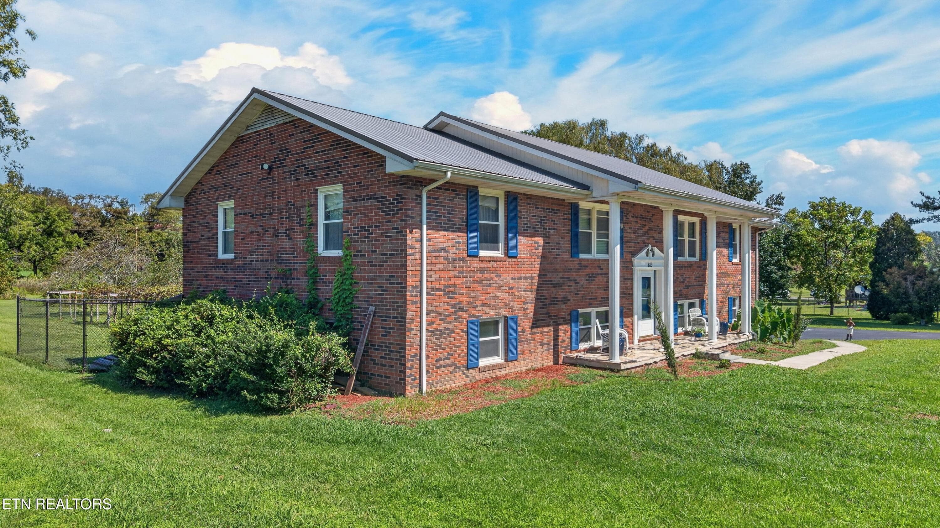 049-819RedwoodDrive-MountCarmel-TN-37645 - 819 Redwood Drive, Mount Carmel, TN 37645