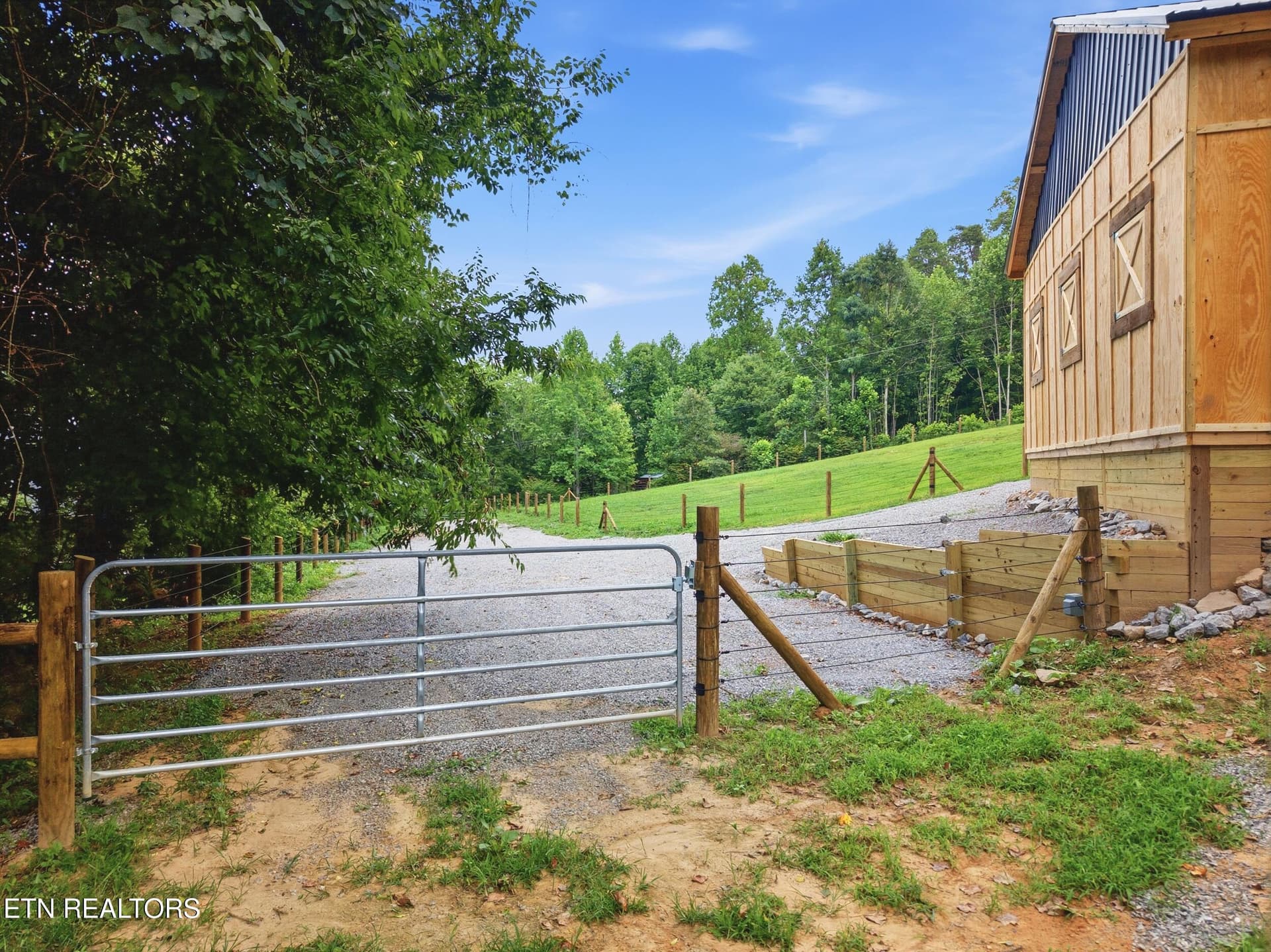 rv parking - 1005 Freda Lane, Friendsville, TN 37737