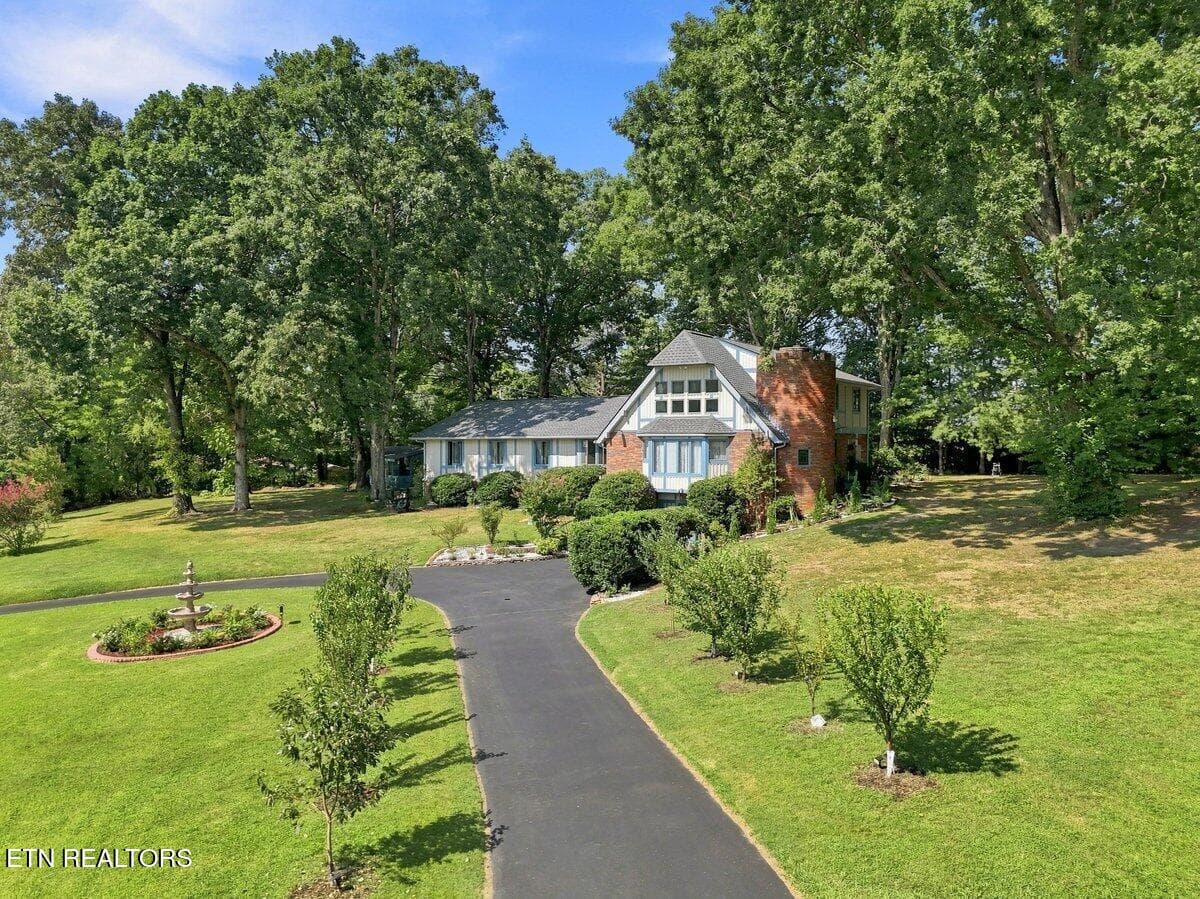 View of Driveway - 111 Red Oak Rd, Maryville, TN 37803