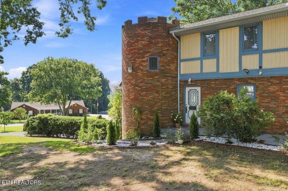Main Level Entry - 111 Red Oak Rd, Maryville, TN 37803