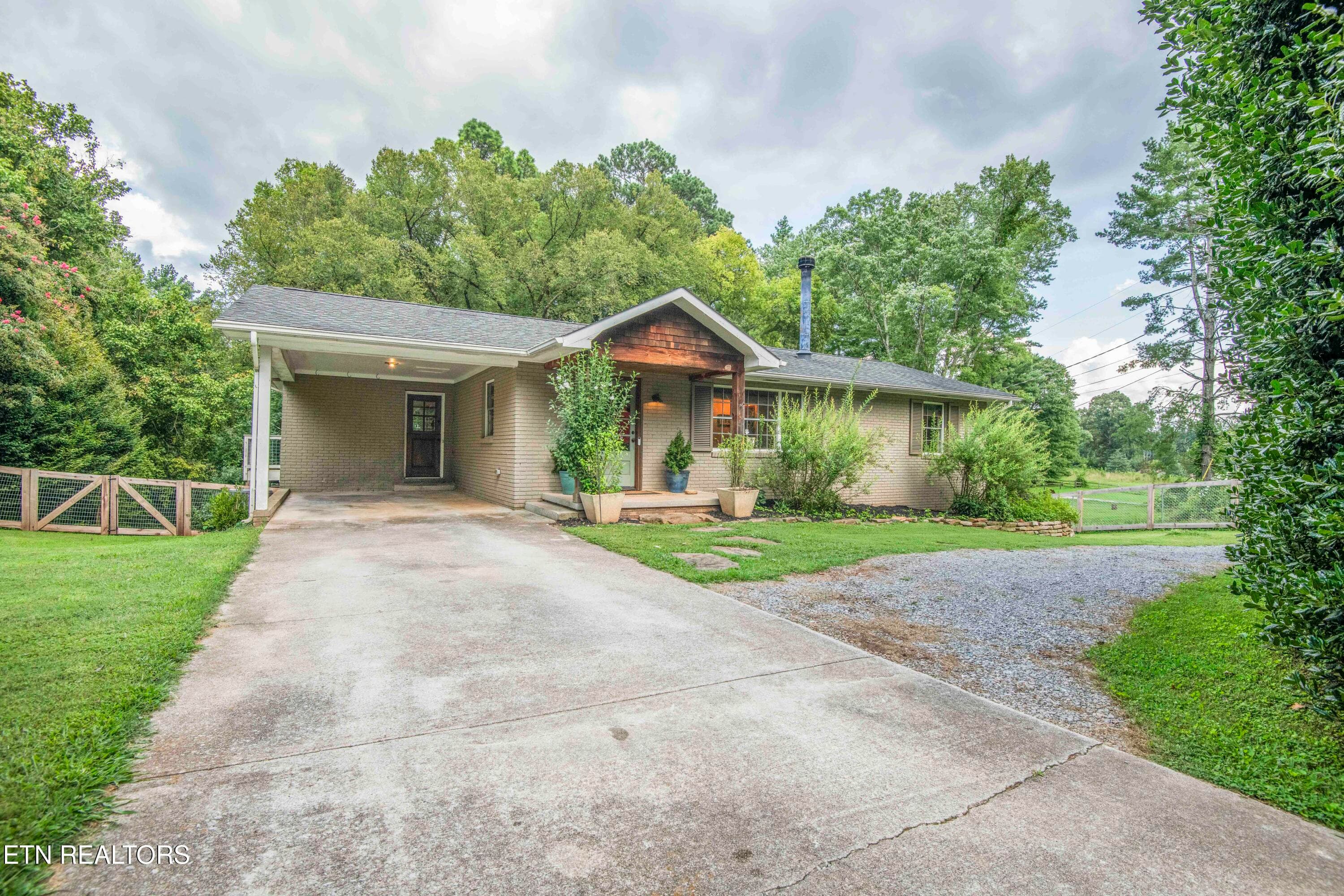 exterior 5 - 1932 Duncan Rd, Knoxville, TN 37919