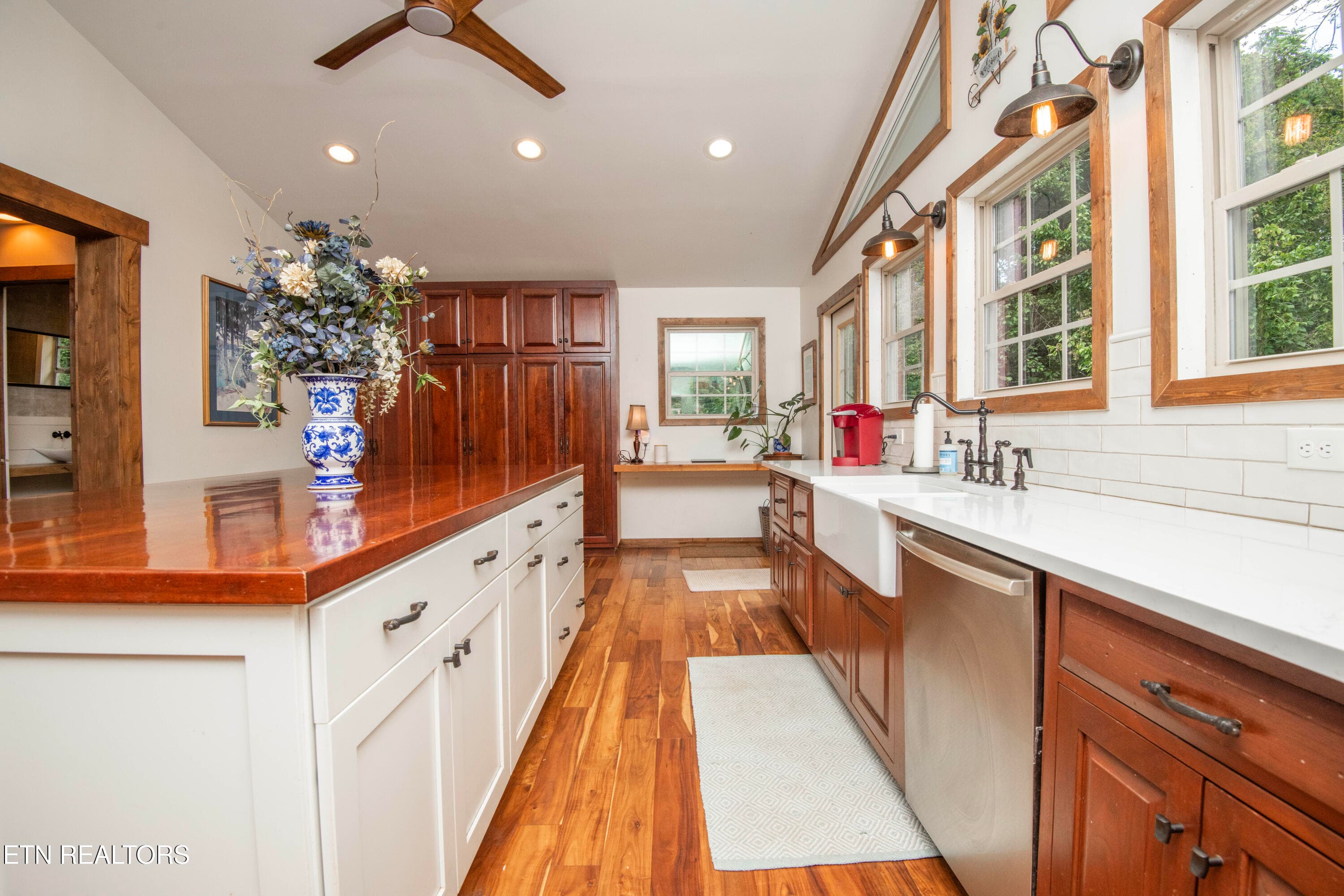 kitchen 7 - 1932 Duncan Rd, Knoxville, TN 37919