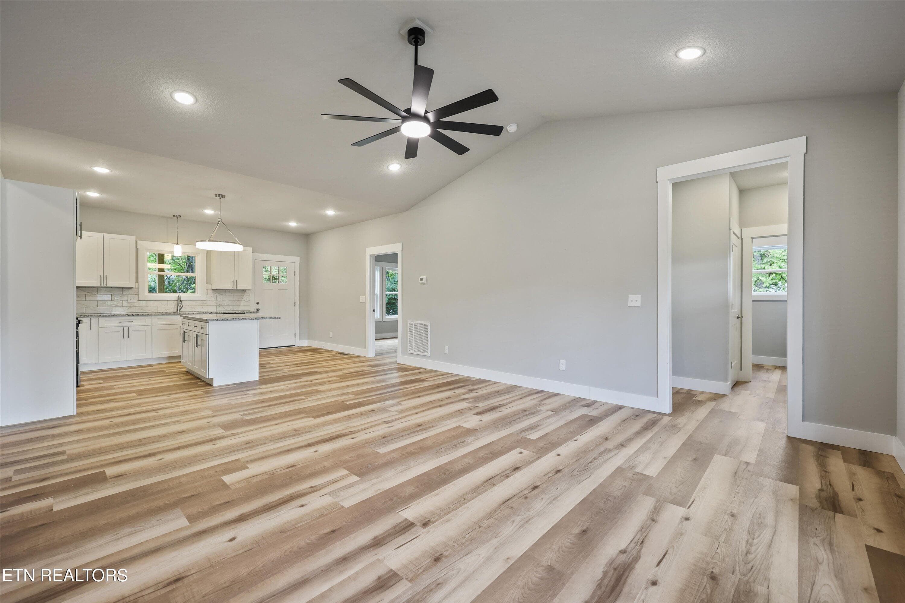 14-3021 Shelbourne Rd14 - 3021 Shelbourne Rd, Knoxville, TN 37917